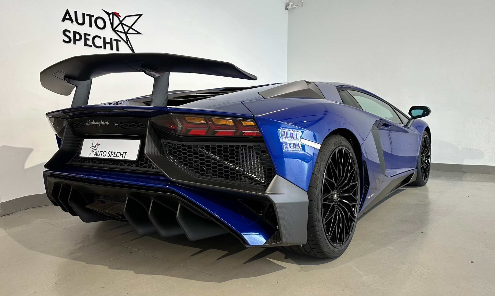 LAMBORGHINI Aventador LP750-4 Superveloce Coupé E-Gear-image-6