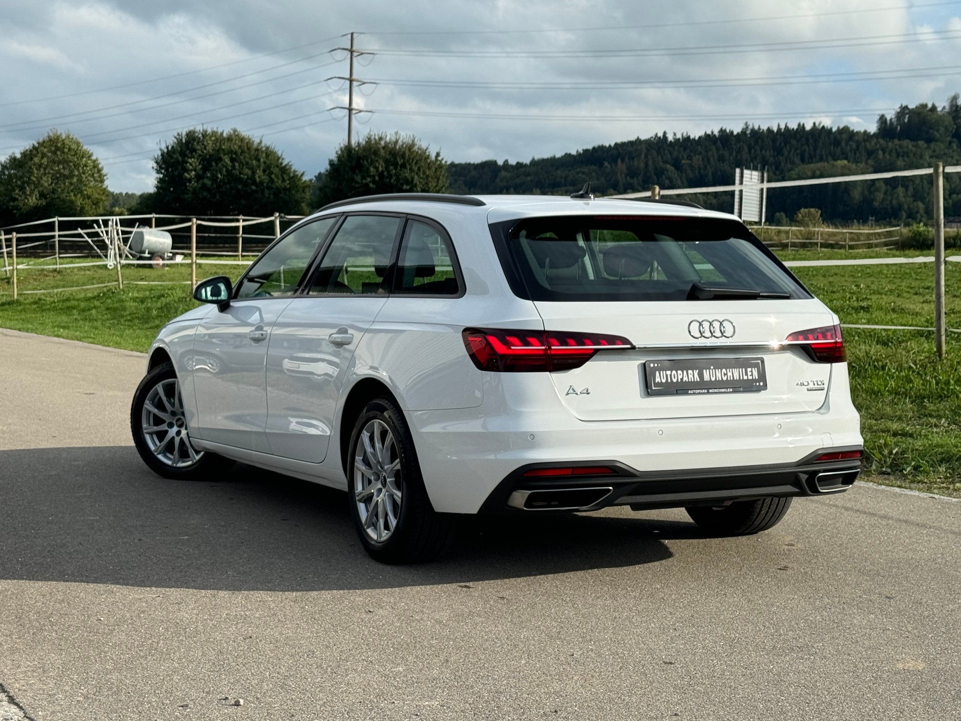 AUDI A4 Avant 40 TDI advanced quattro S-tronic-image-3