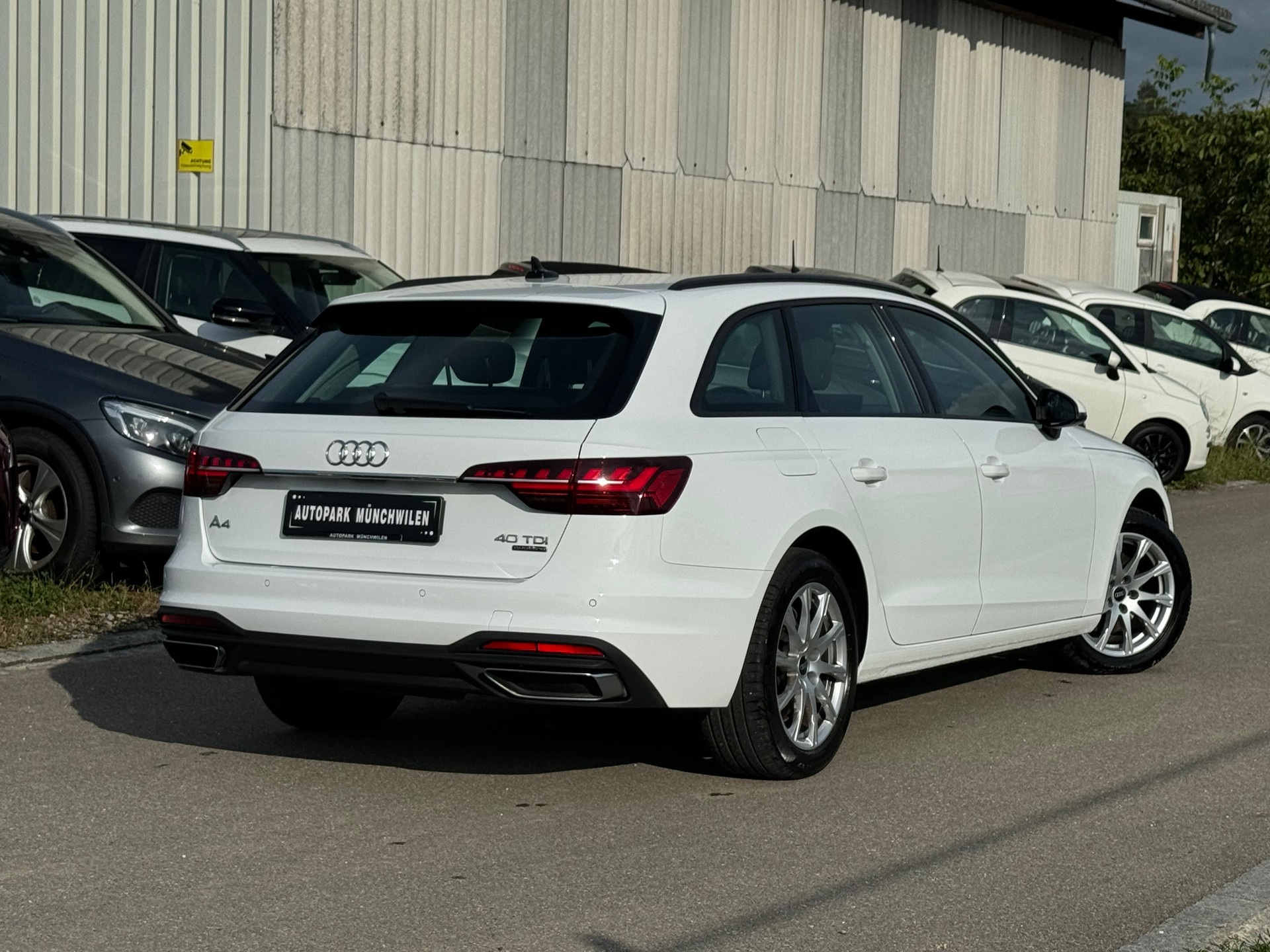 AUDI A4 Avant 40 TDI advanced quattro S-tronic-image-2