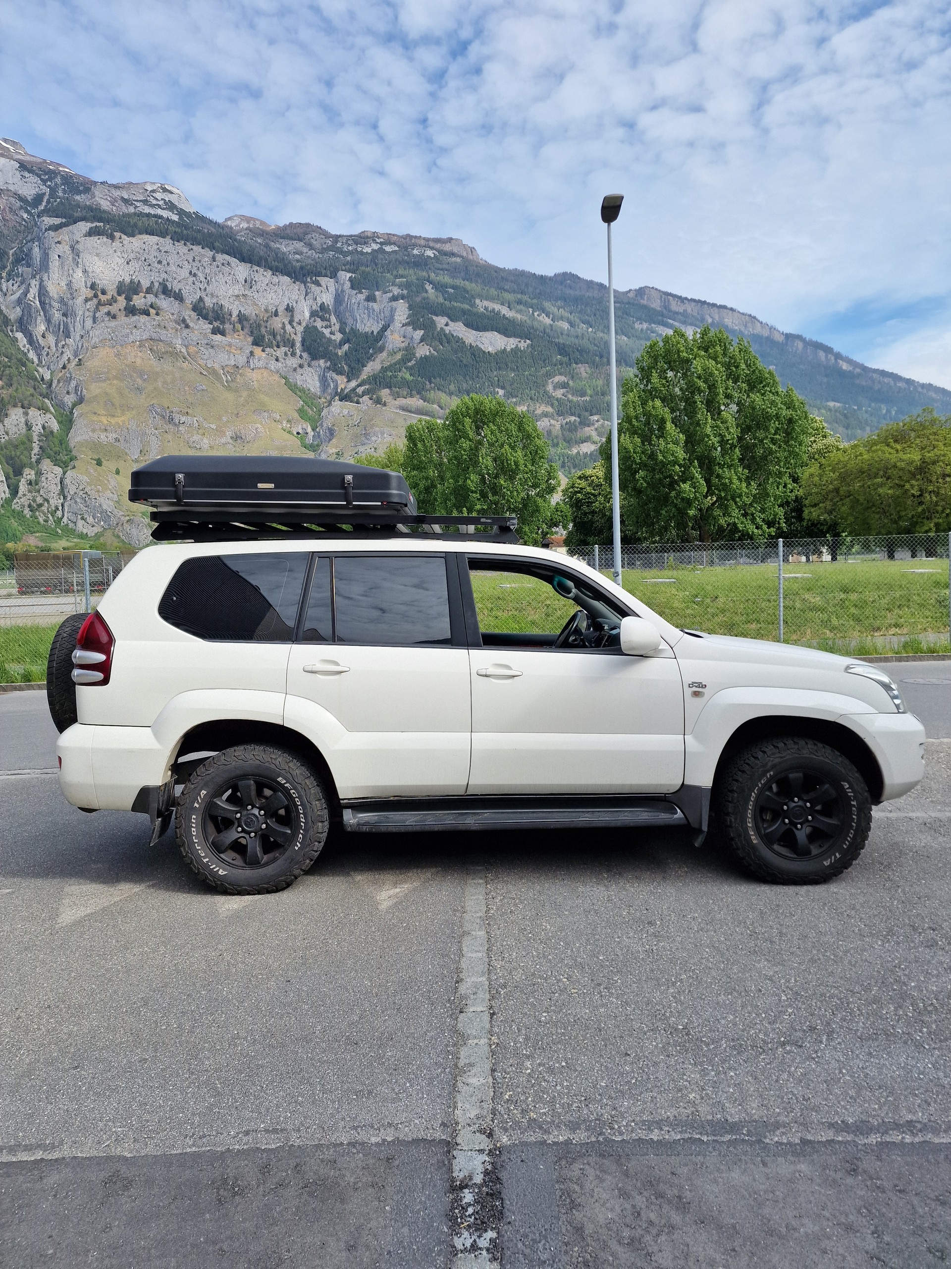 TOYOTA Land Cruiser 3.0 TD Linea Terra-image-1