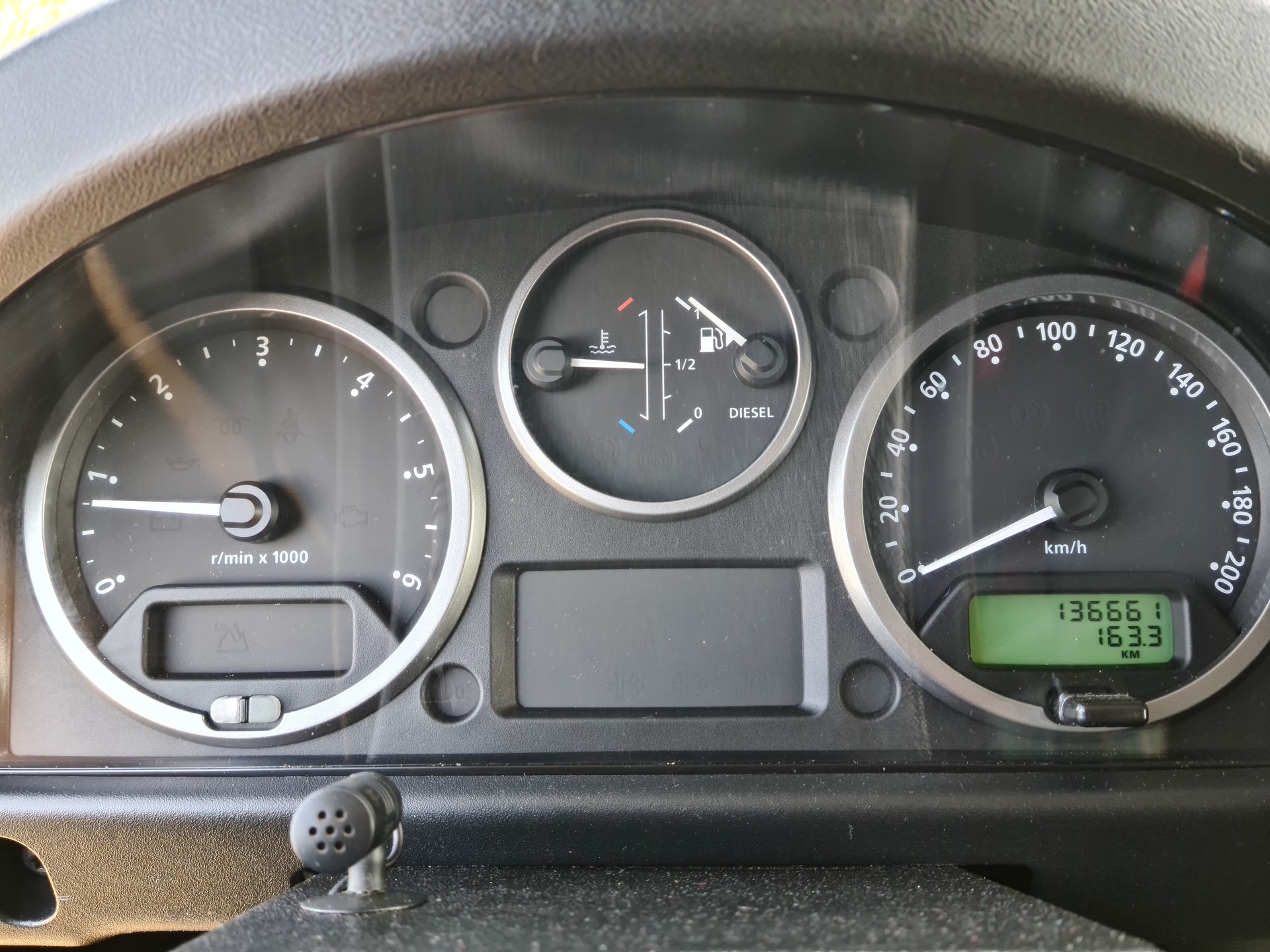 LAND ROVER Defender 110 2.2 TD4 Station Wagon-image-13