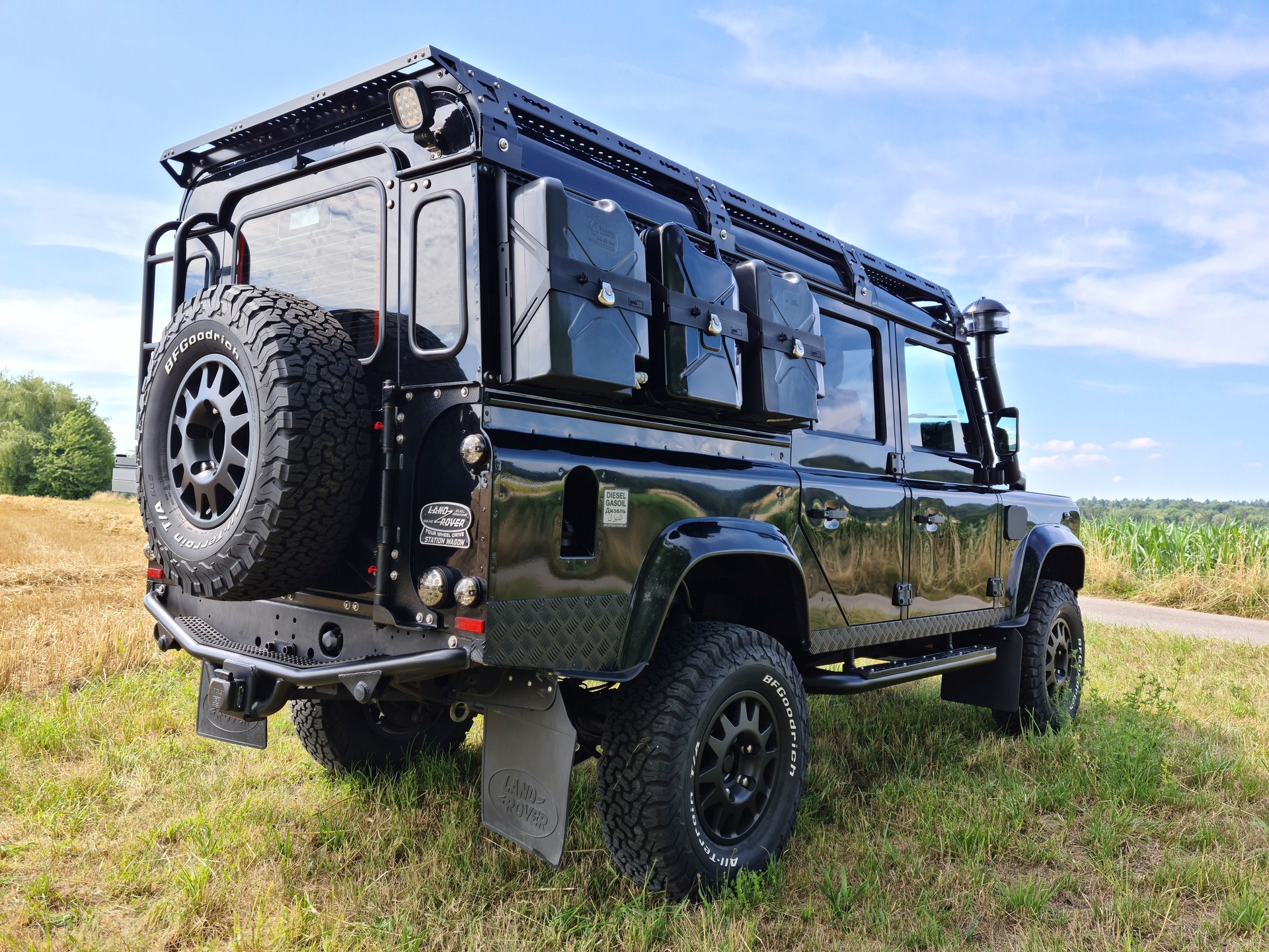 LAND ROVER Defender 110 2.2 TD4 Station Wagon-image-4