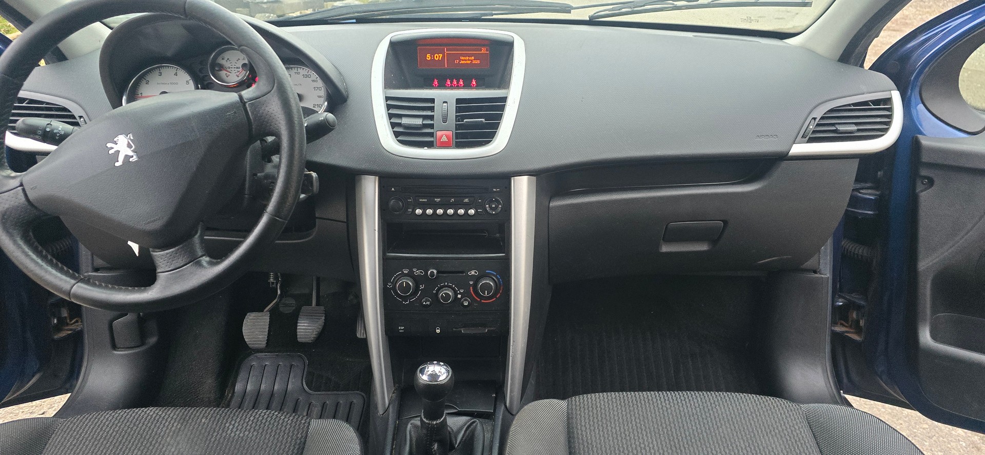 PEUGEOT 207 SW 1.4 16V Sport-image-12