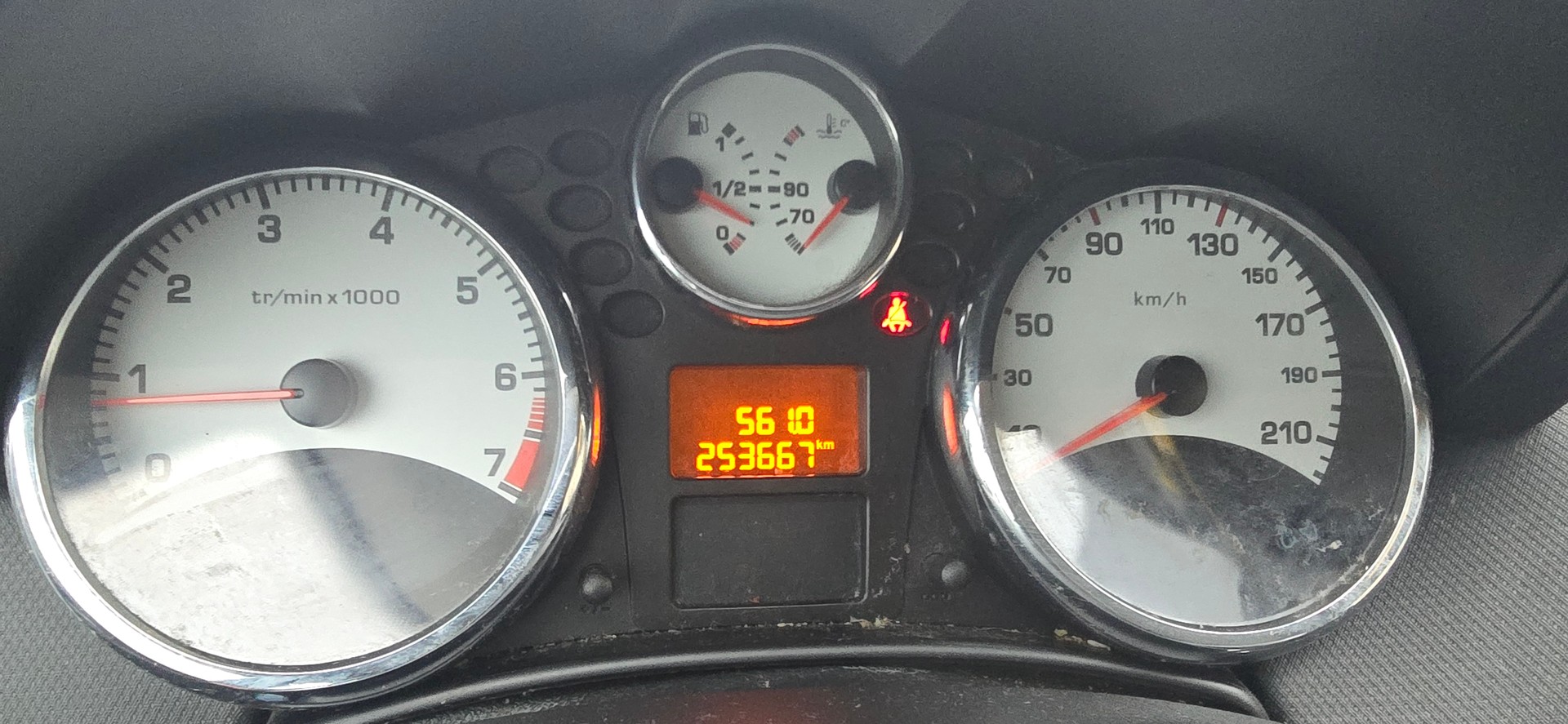 PEUGEOT 207 SW 1.4 16V Sport-image-13