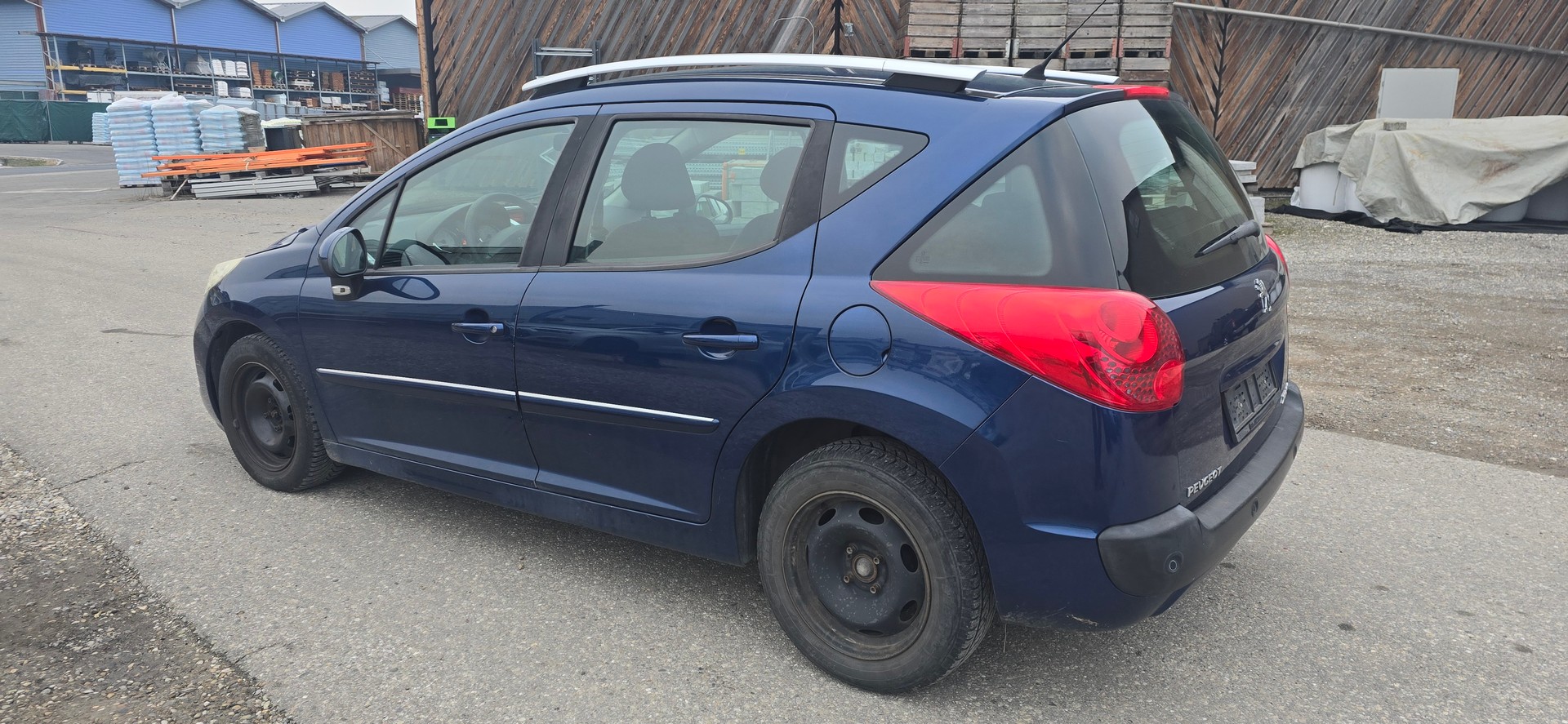 PEUGEOT 207 SW 1.4 16V Sport-image-5