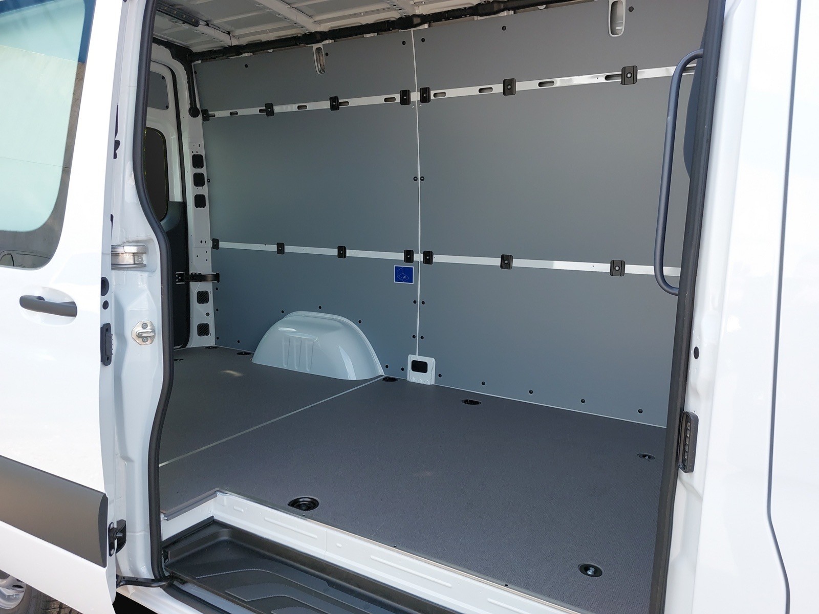 MERCEDES-BENZ Sprinter 317 CDI Standard 9G-TRONIC-image-7