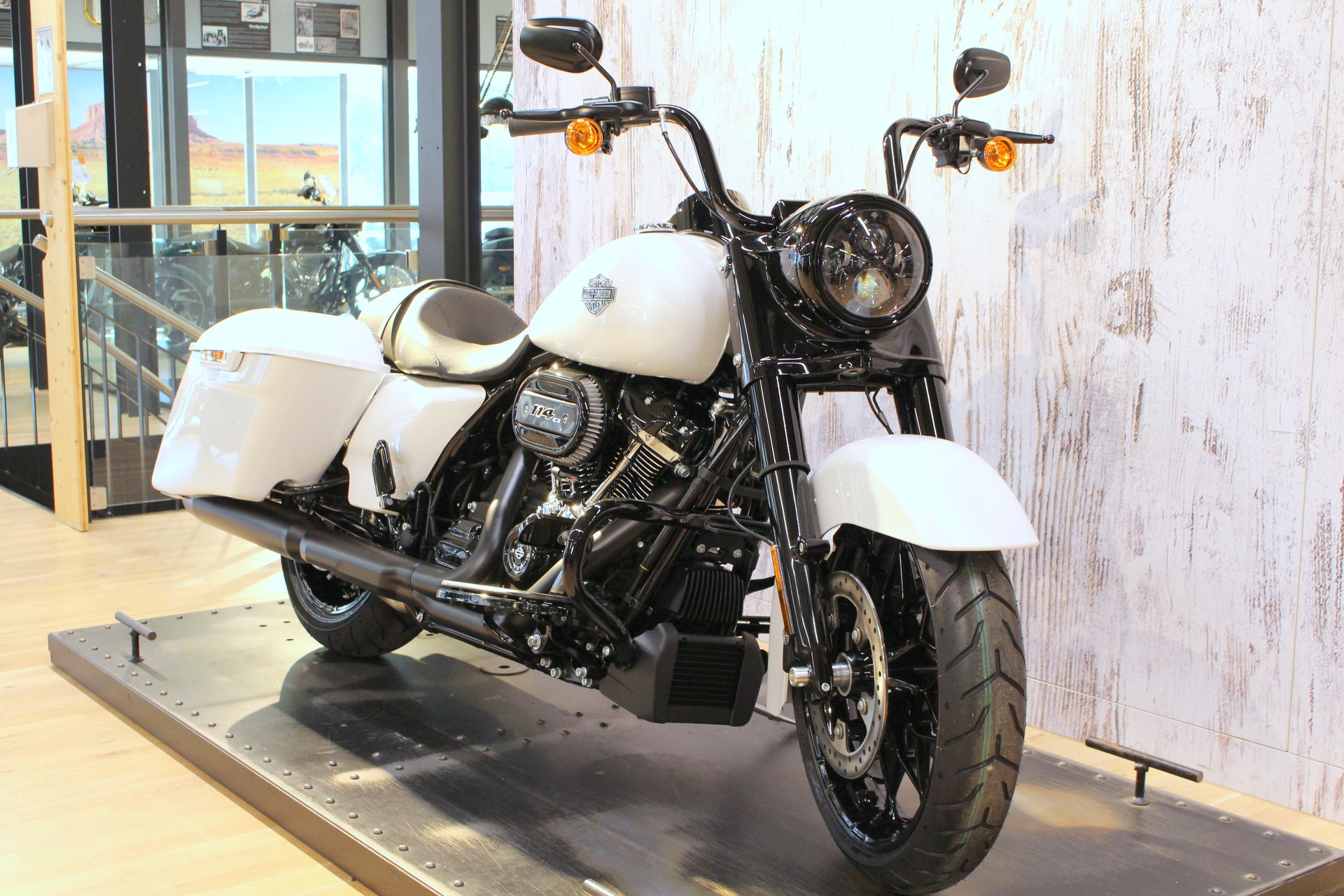 HARLEY-DAVIDSON FLHRXS Road King Special 114-showroom-element-2