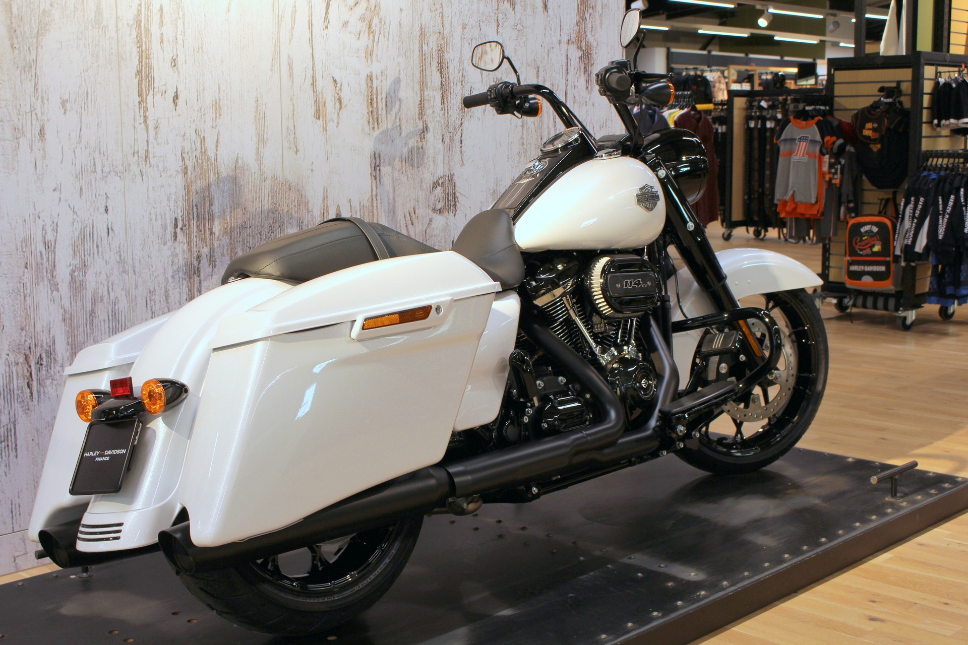 HARLEY-DAVIDSON FLHRXS Road King Special 114-showroom-element-3