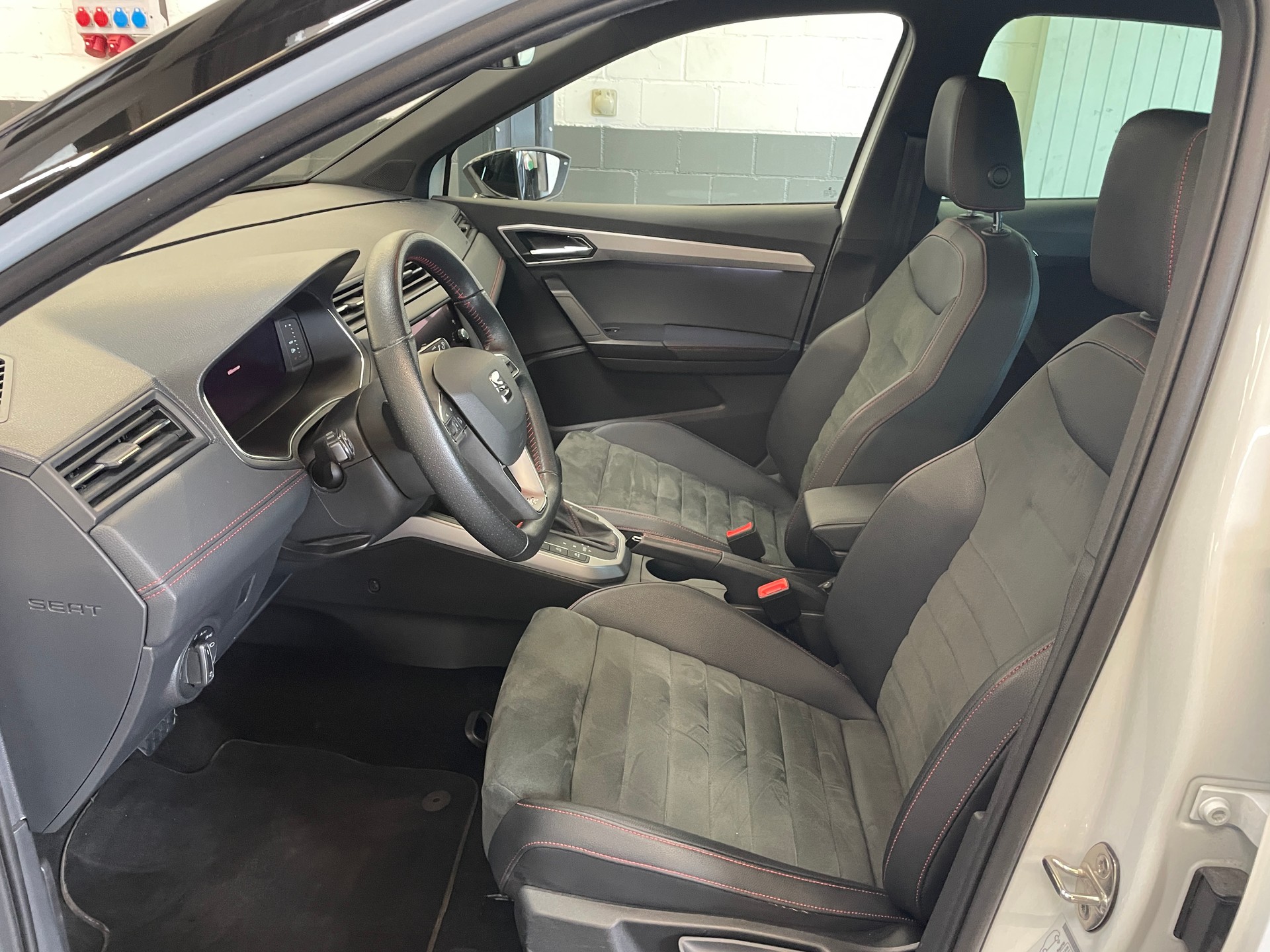 SEAT Arona 1.5 Eco TSI Hola FR DSG-image-8