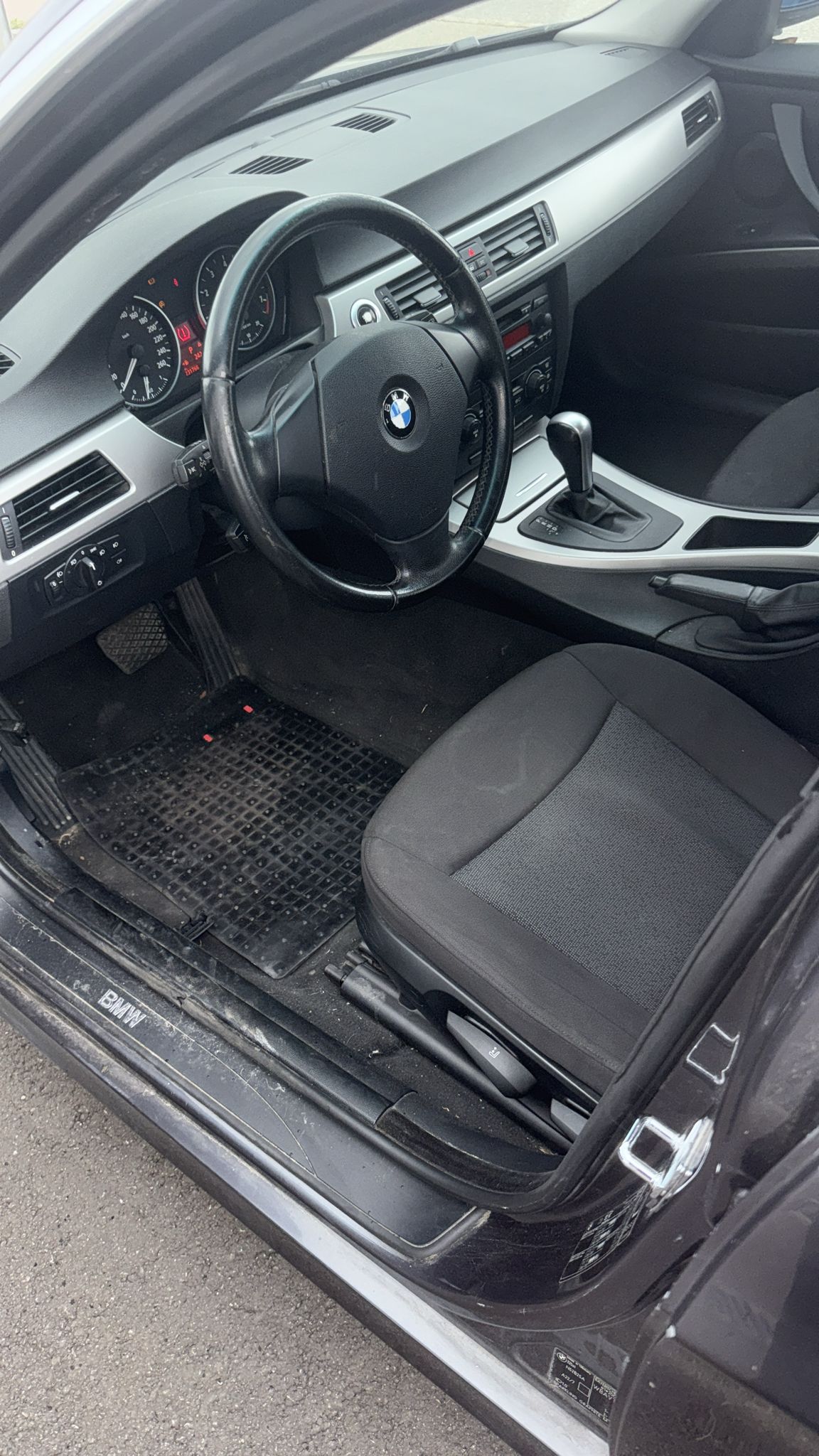 BMW 325xi-image-5
