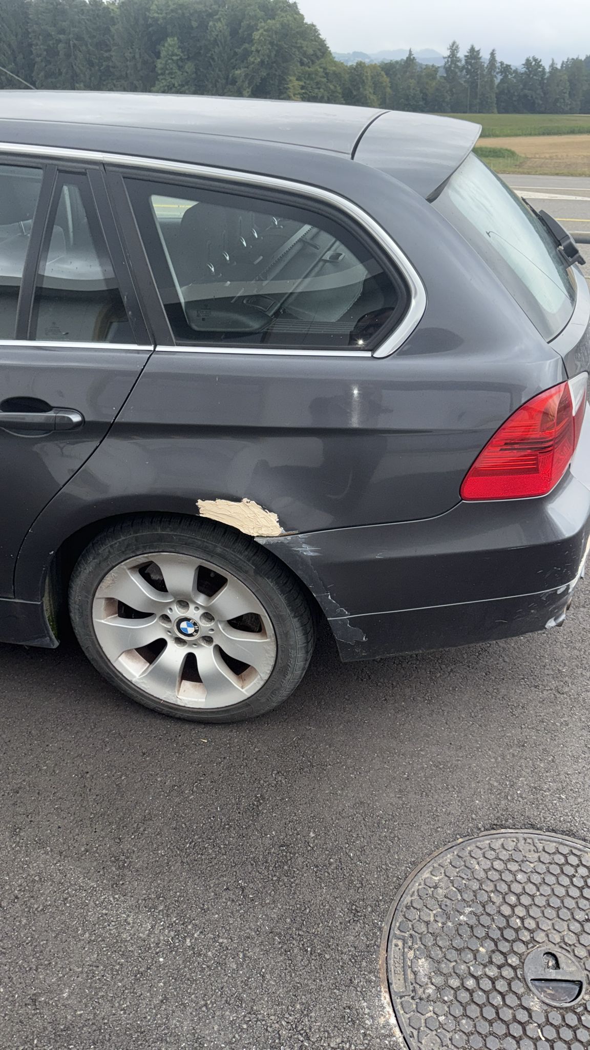 BMW 325xi-image-3