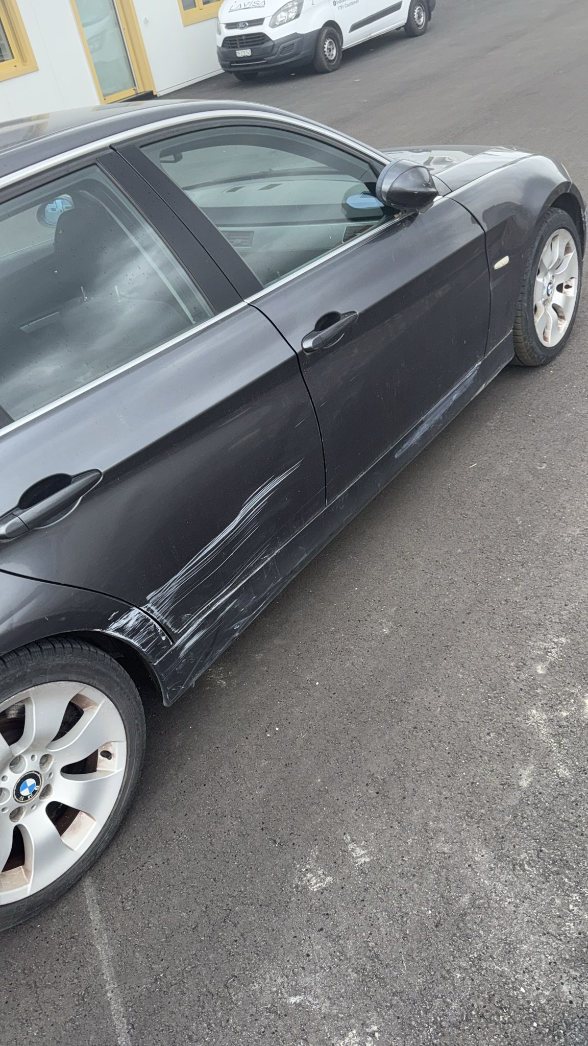 BMW 325xi-image-4