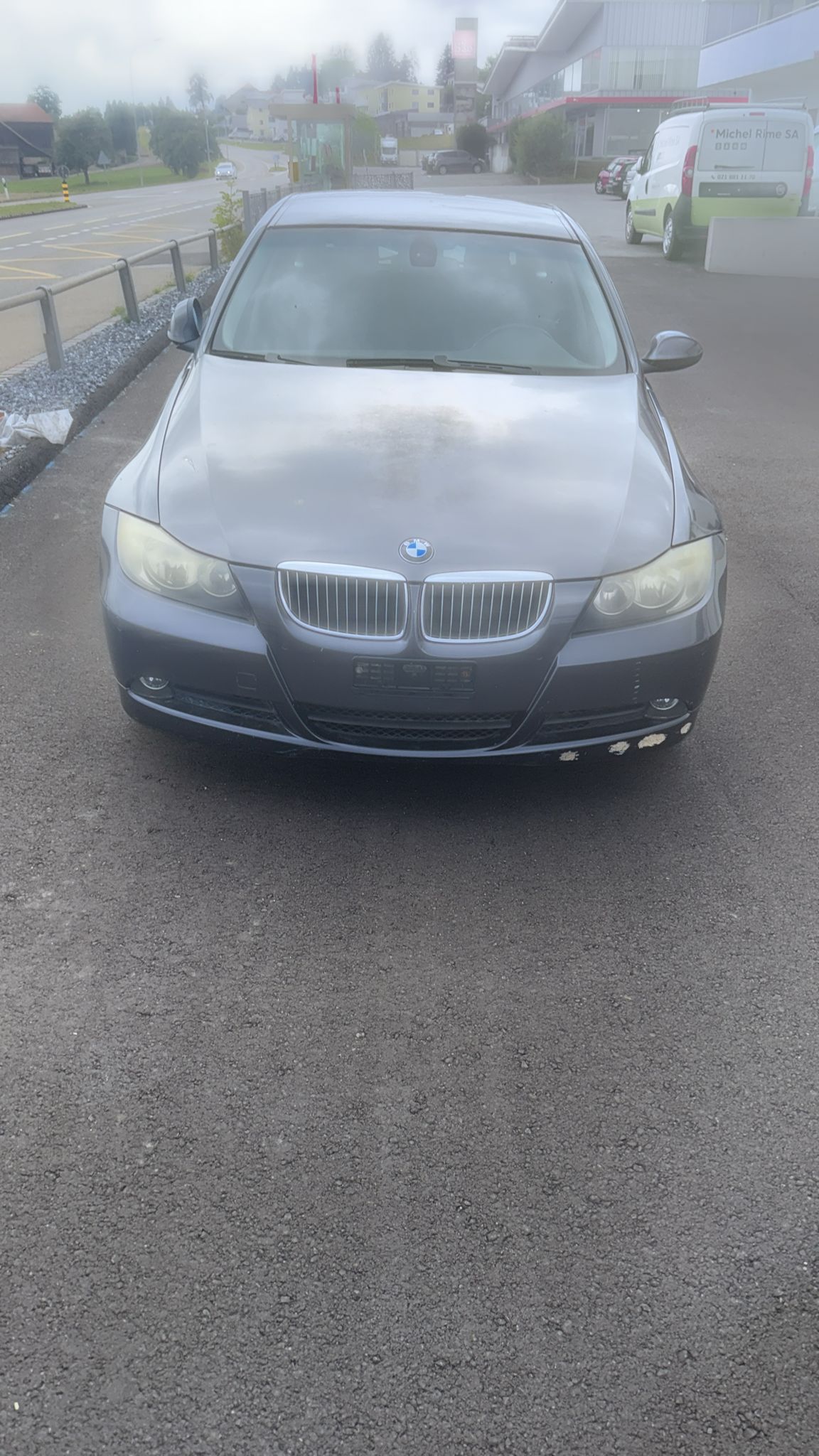 BMW 325xi-image-1