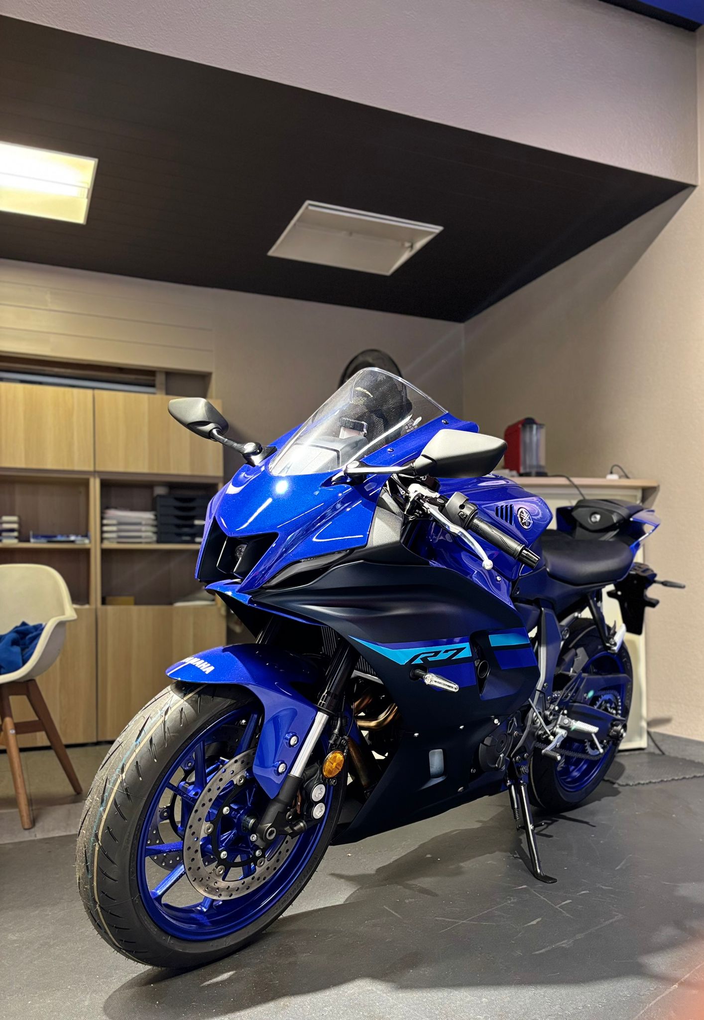 YAMAHA R7-showroom-element-1