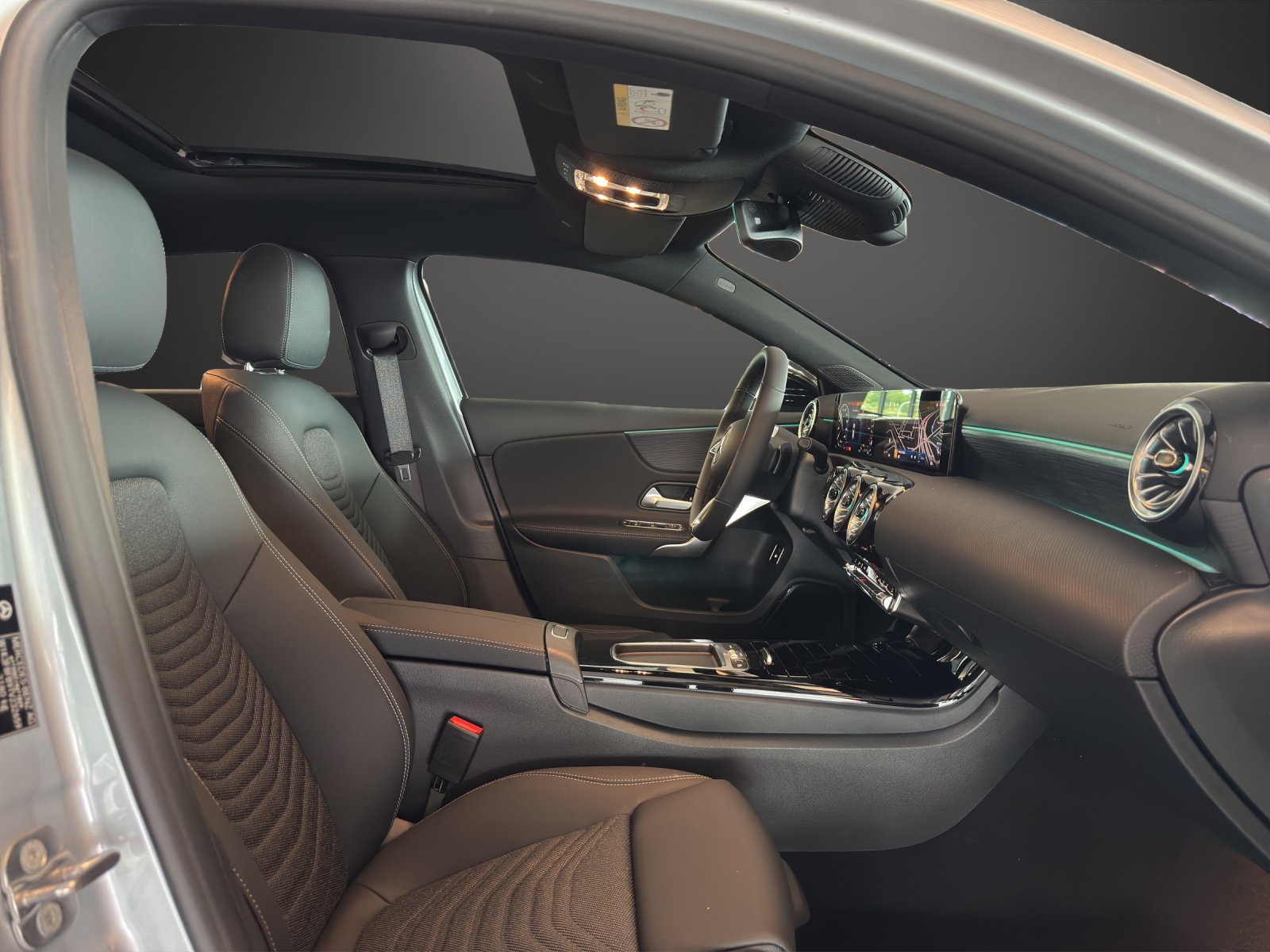MERCEDES-BENZ A 250 e EQ Star 8G-DCT-image-10