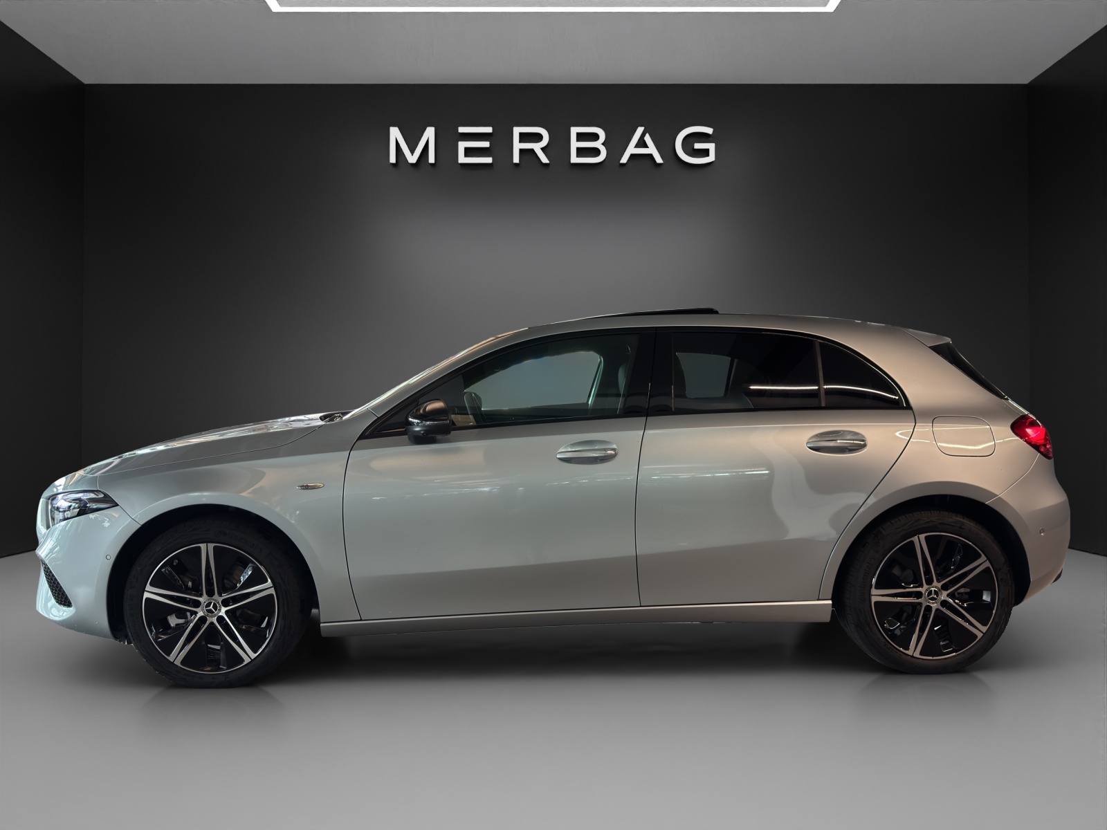 MERCEDES-BENZ A 250 e EQ Star 8G-DCT-image-1