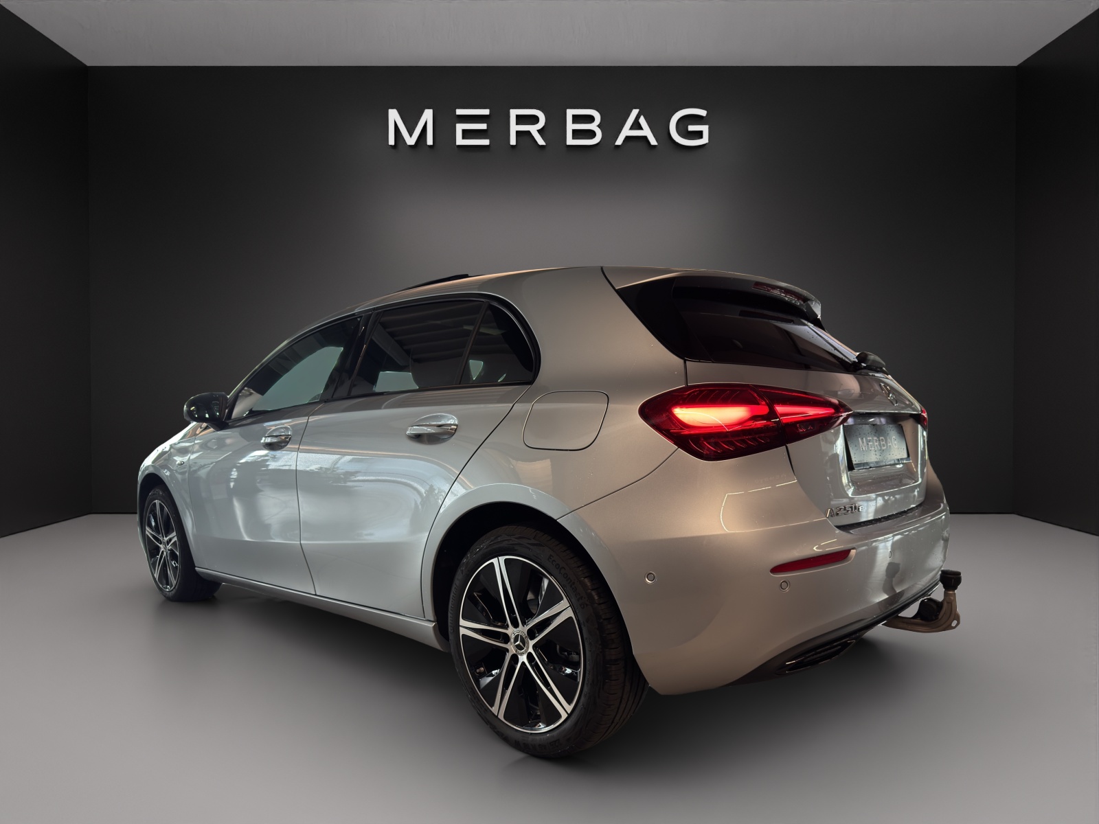 MERCEDES-BENZ A 250 e EQ Star 8G-DCT-image-3