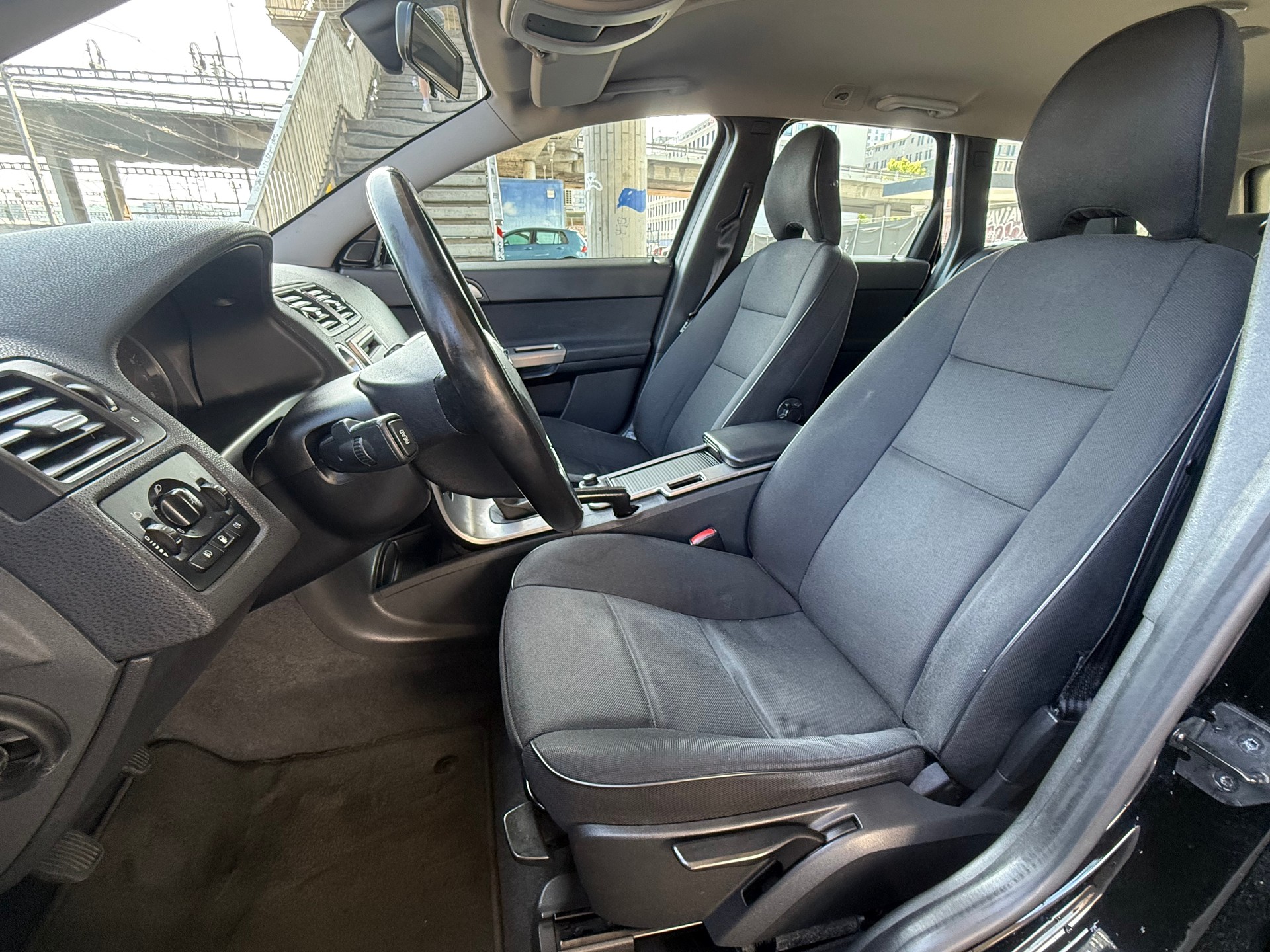 VOLVO V50 T5 Kinetic-image-11