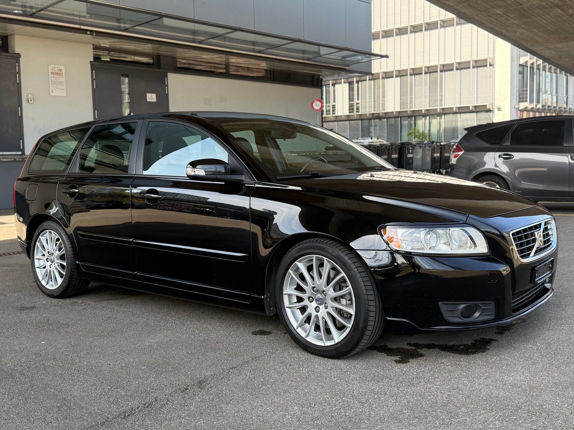 VOLVO V50 T5 Kinetic-image-0