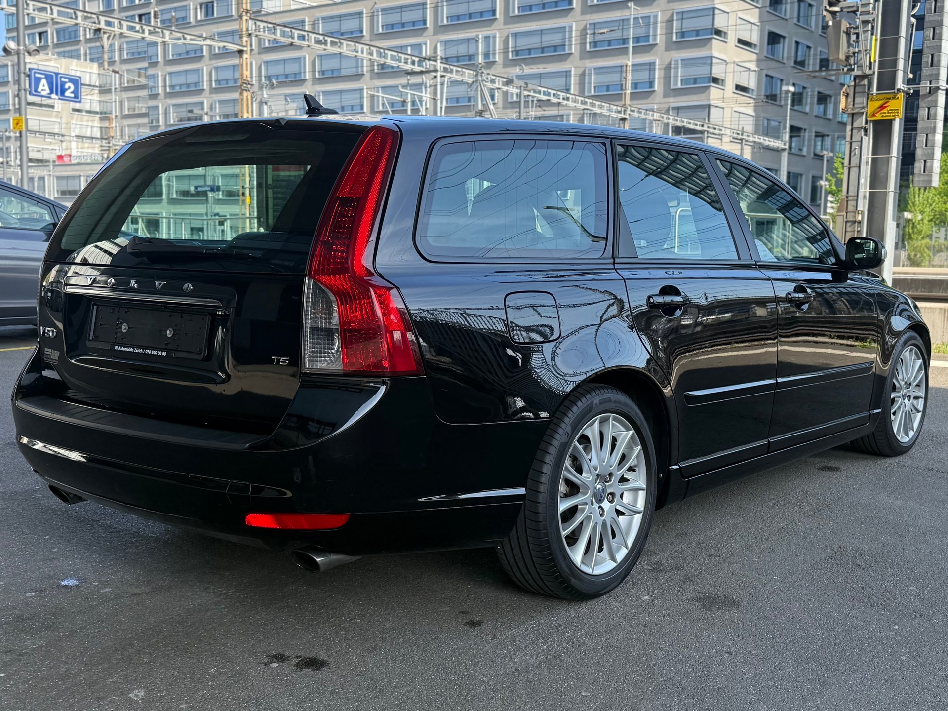 VOLVO V50 T5 Kinetic-image-5