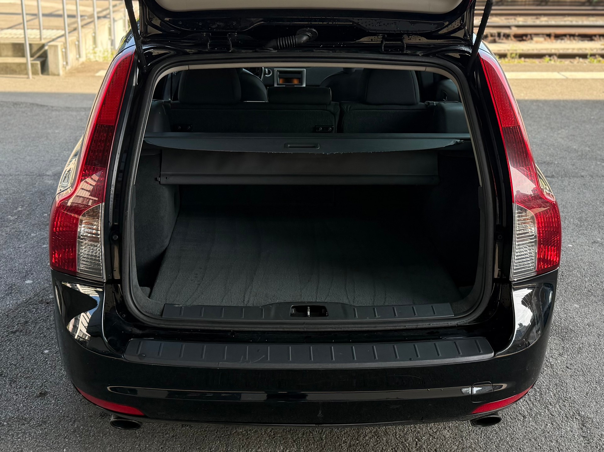 VOLVO V50 T5 Kinetic-image-8