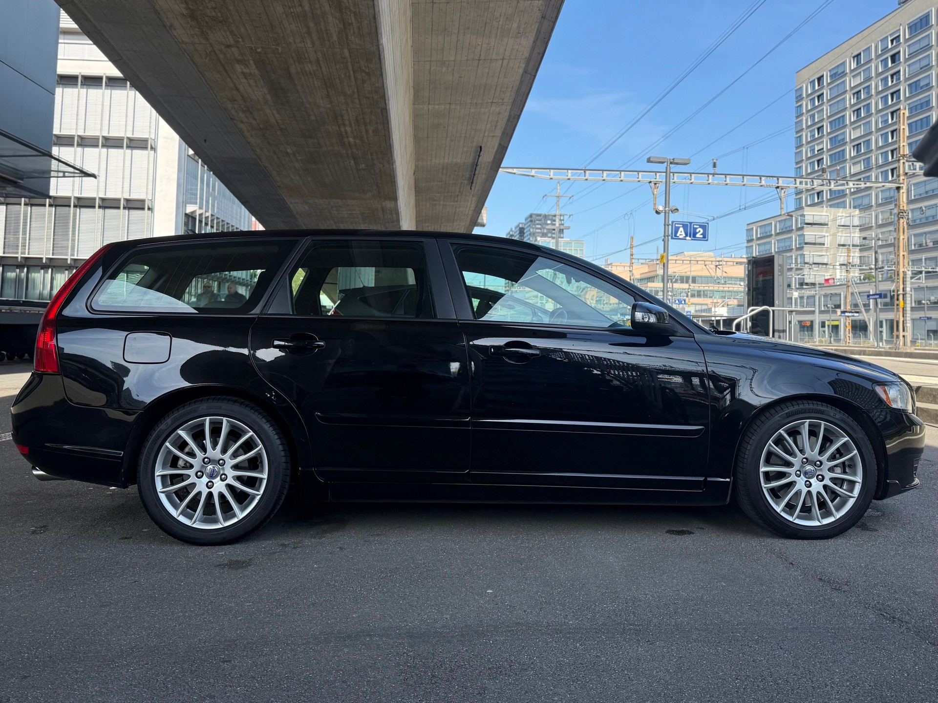 VOLVO V50 T5 Kinetic-image-3