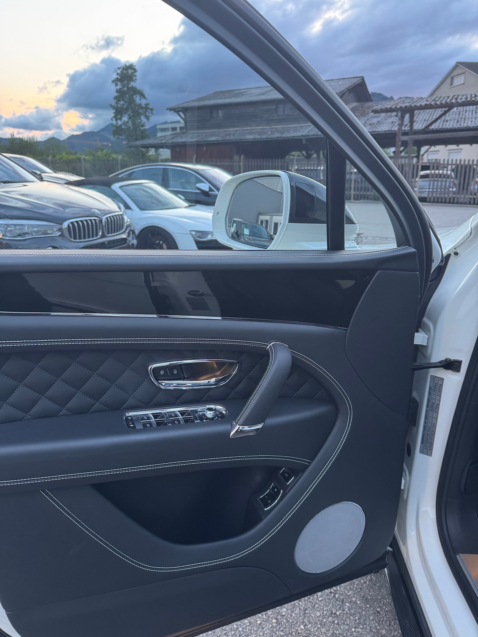 BENTLEY Bentayga W12-image-5