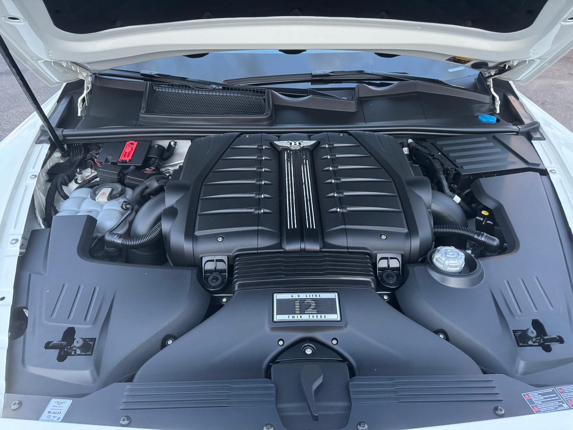 BENTLEY Bentayga W12-image-15
