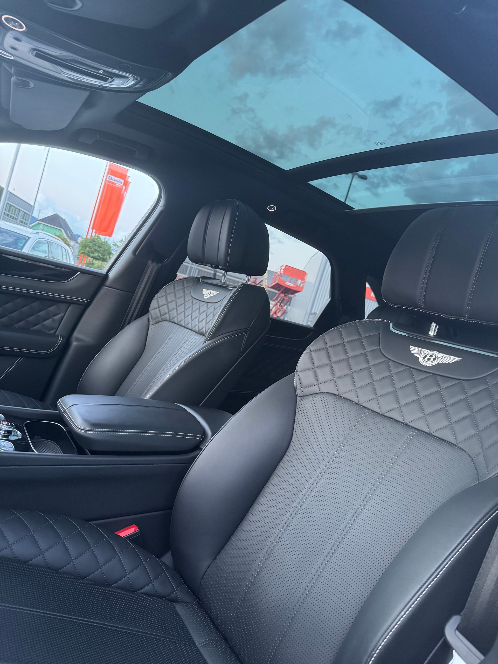 BENTLEY Bentayga W12-image-7