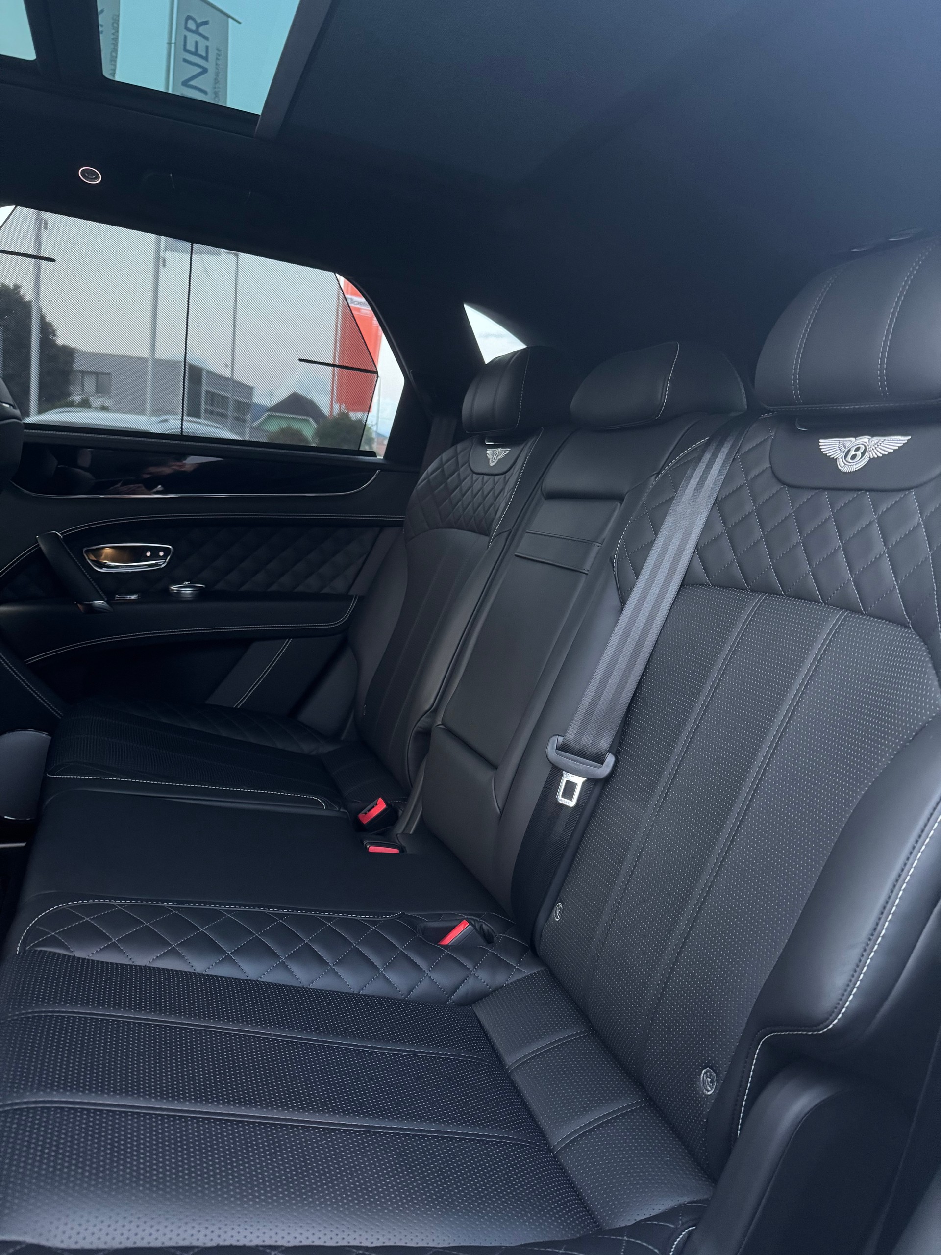 BENTLEY Bentayga W12-image-10