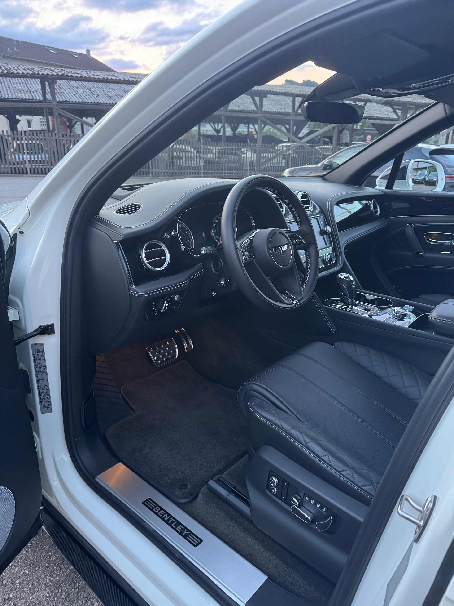 BENTLEY Bentayga W12-image-4