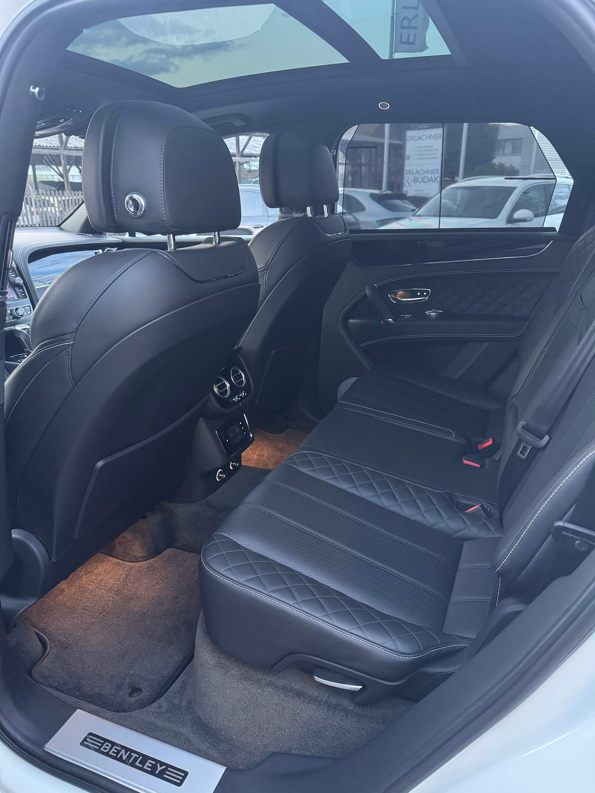BENTLEY Bentayga W12-image-9