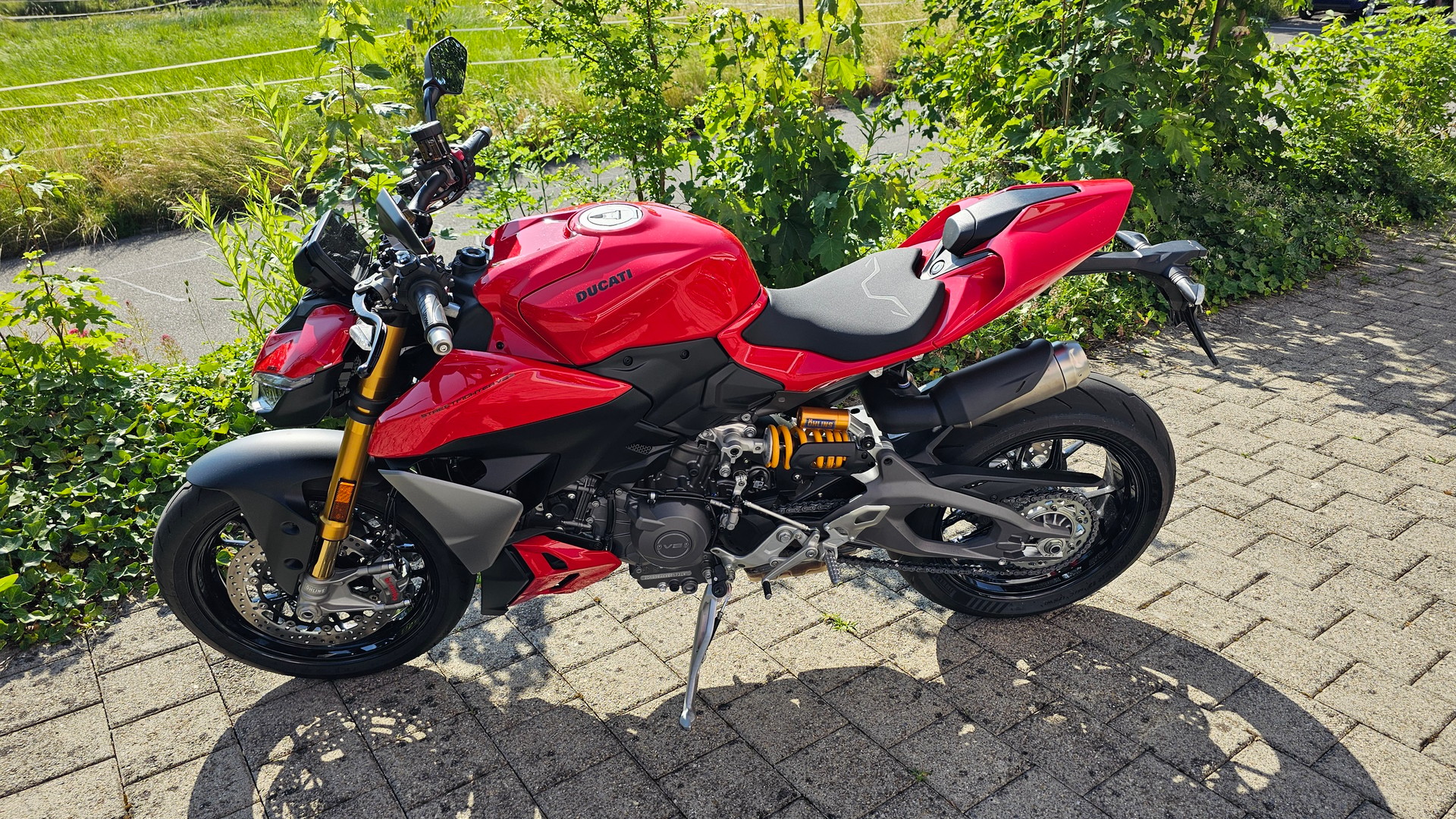 DUCATI V2 S-showroom-element-1