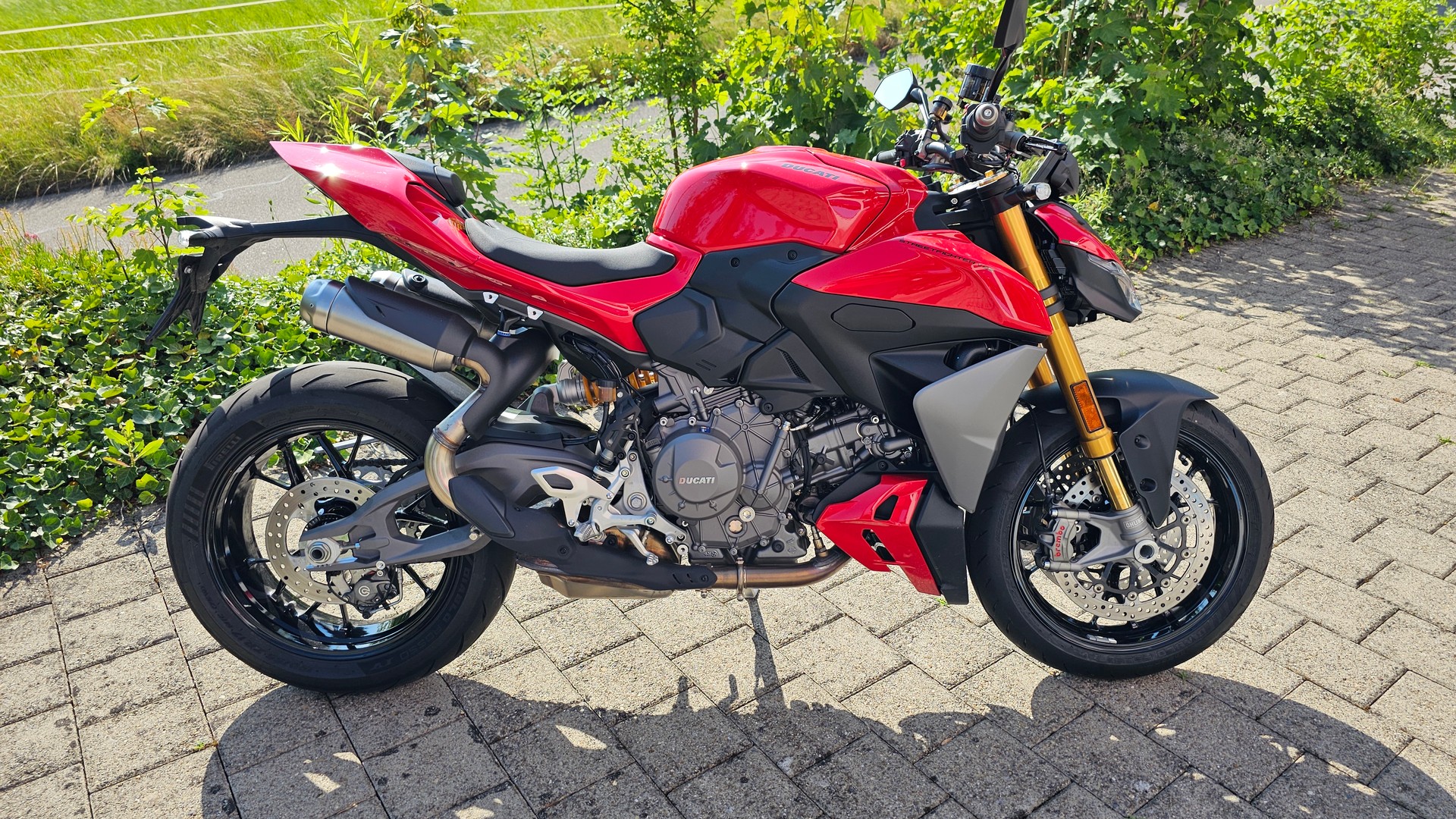 DUCATI V2 S