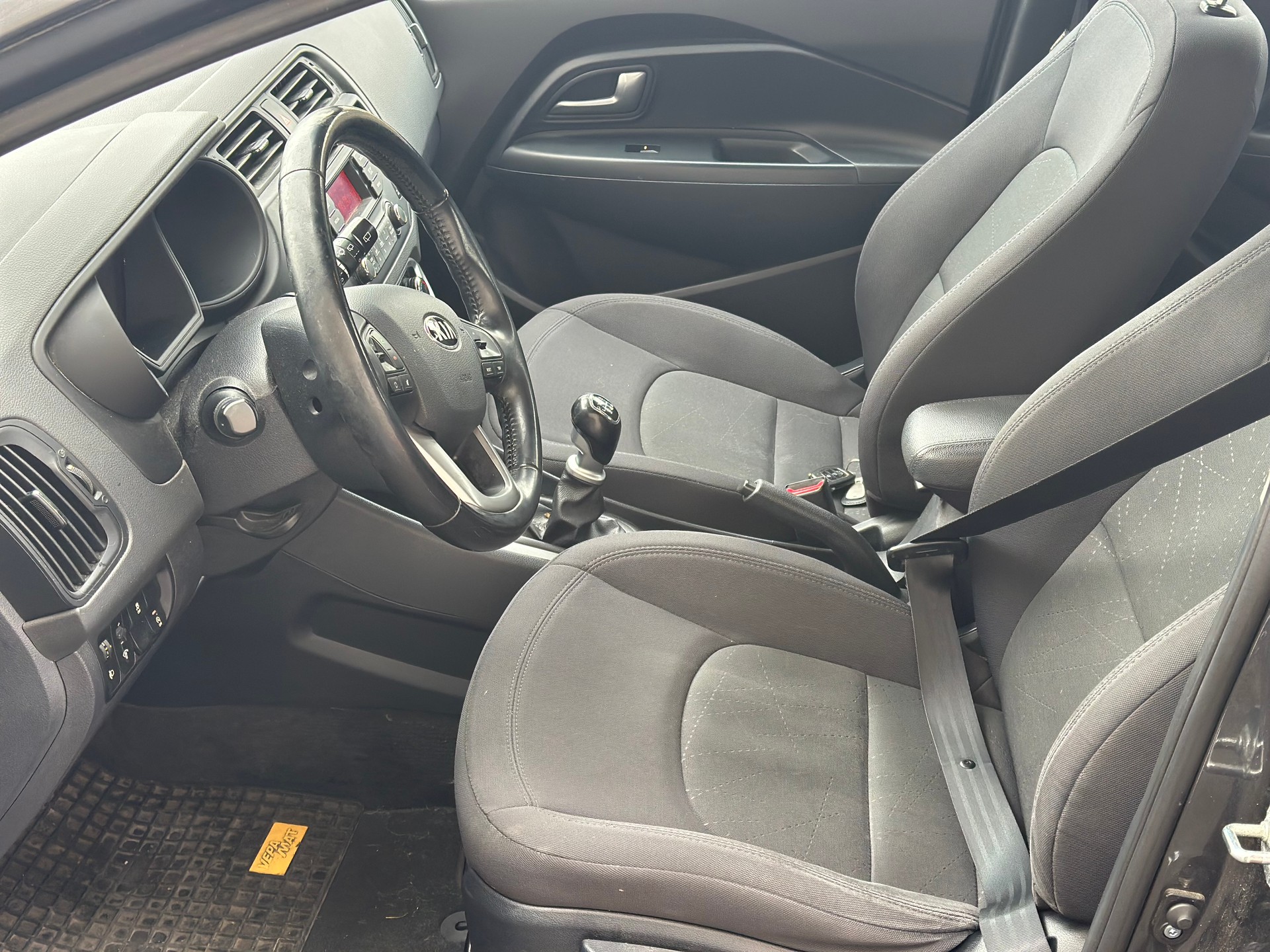 KIA Rio 1.4 CRDi Style-image-8