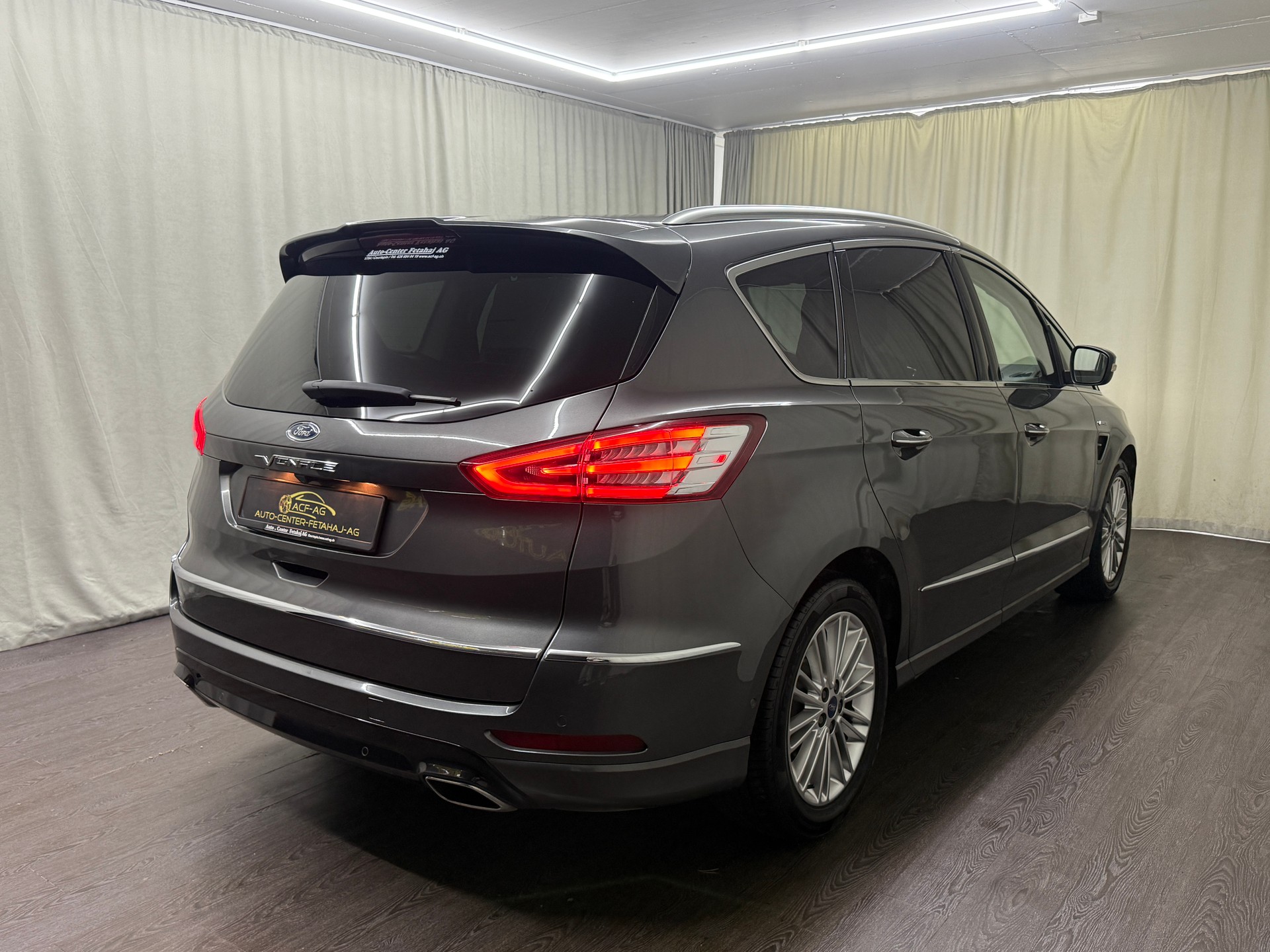 FORD S-Max 2.0 TDCi Vignale PowerShift-image-3