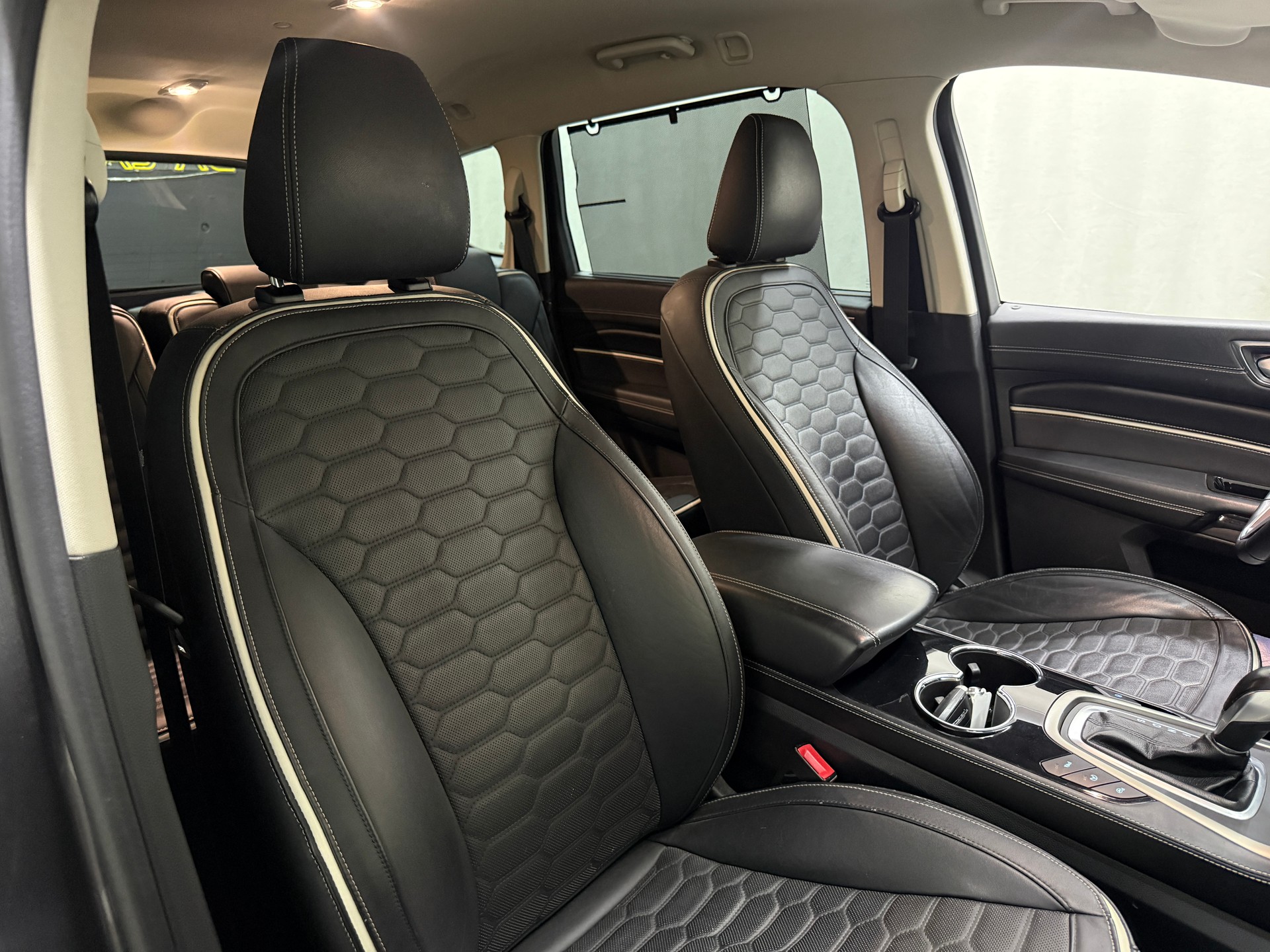 FORD S-Max 2.0 TDCi Vignale PowerShift-image-12