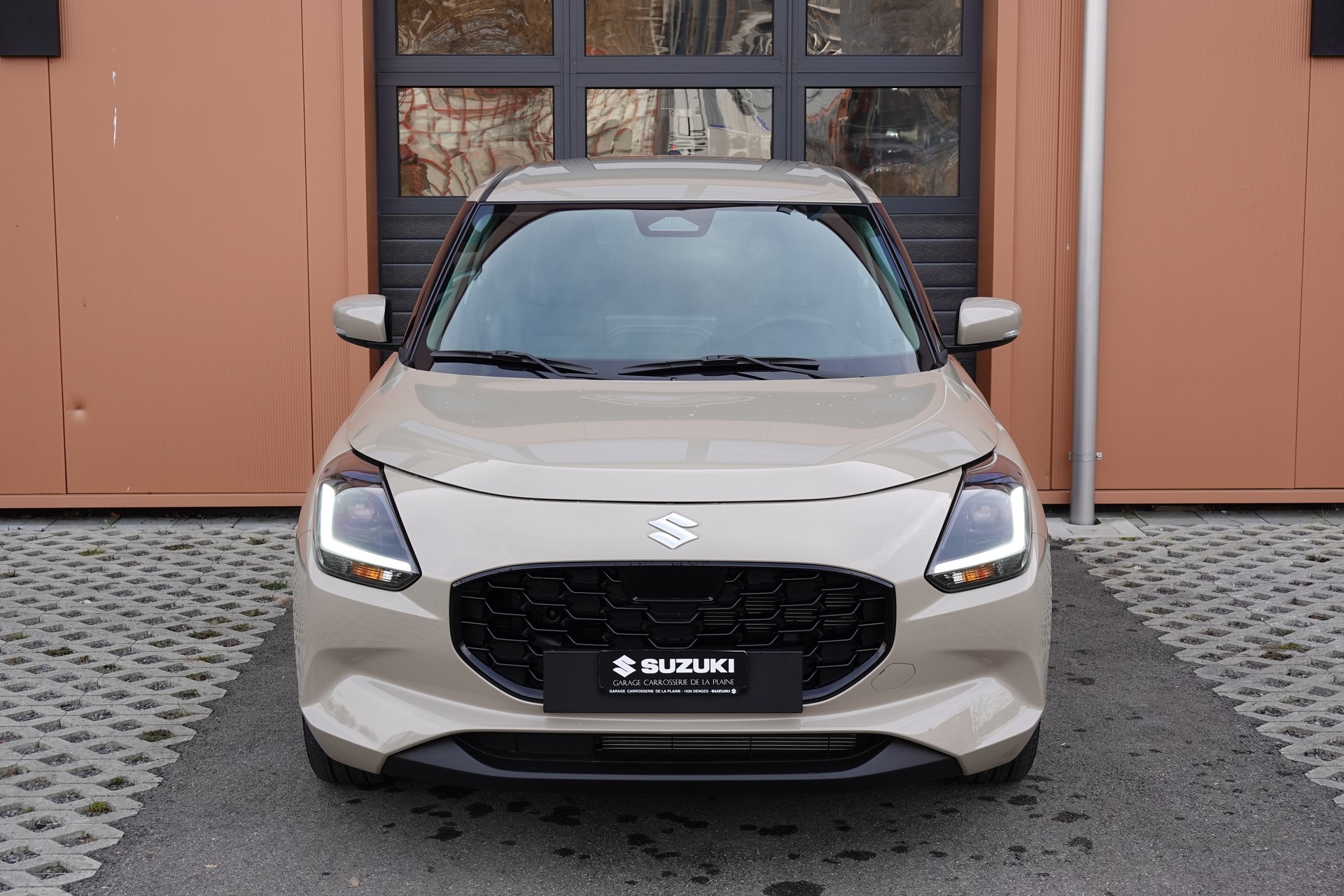 SUZUKI Swift 1.2 Sakura Top Hybrid CVT - "Edition Limitée * 5 ans de garantie * Clim Auto * Rétroviseur Elect. Rabattable"-image-2