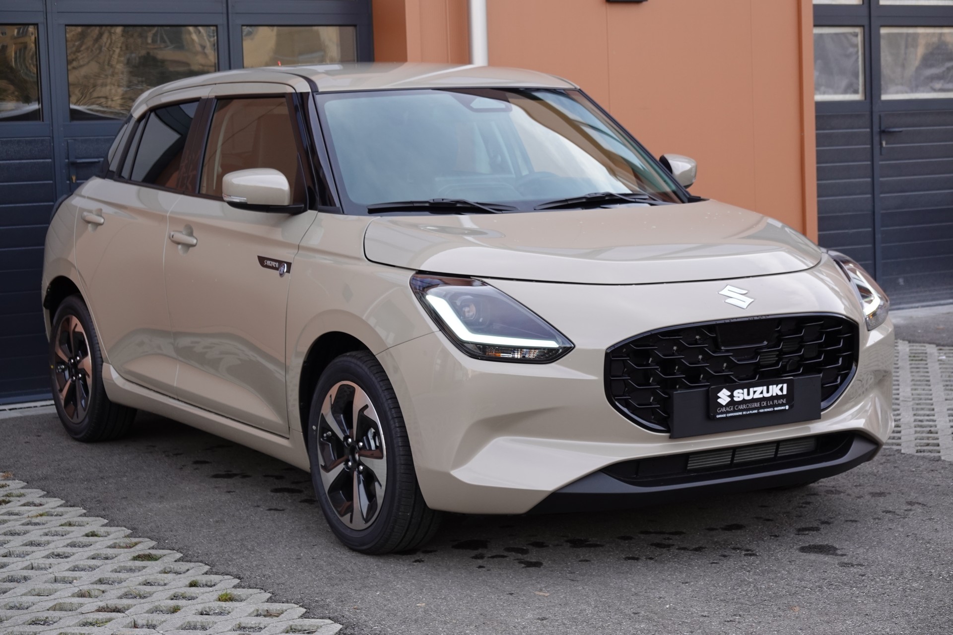 SUZUKI Swift 1.2 Sakura Top Hybrid CVT - "Edition Limitée * 5 ans de garantie * Clim Auto * Rétroviseur Elect. Rabattable"-image-1