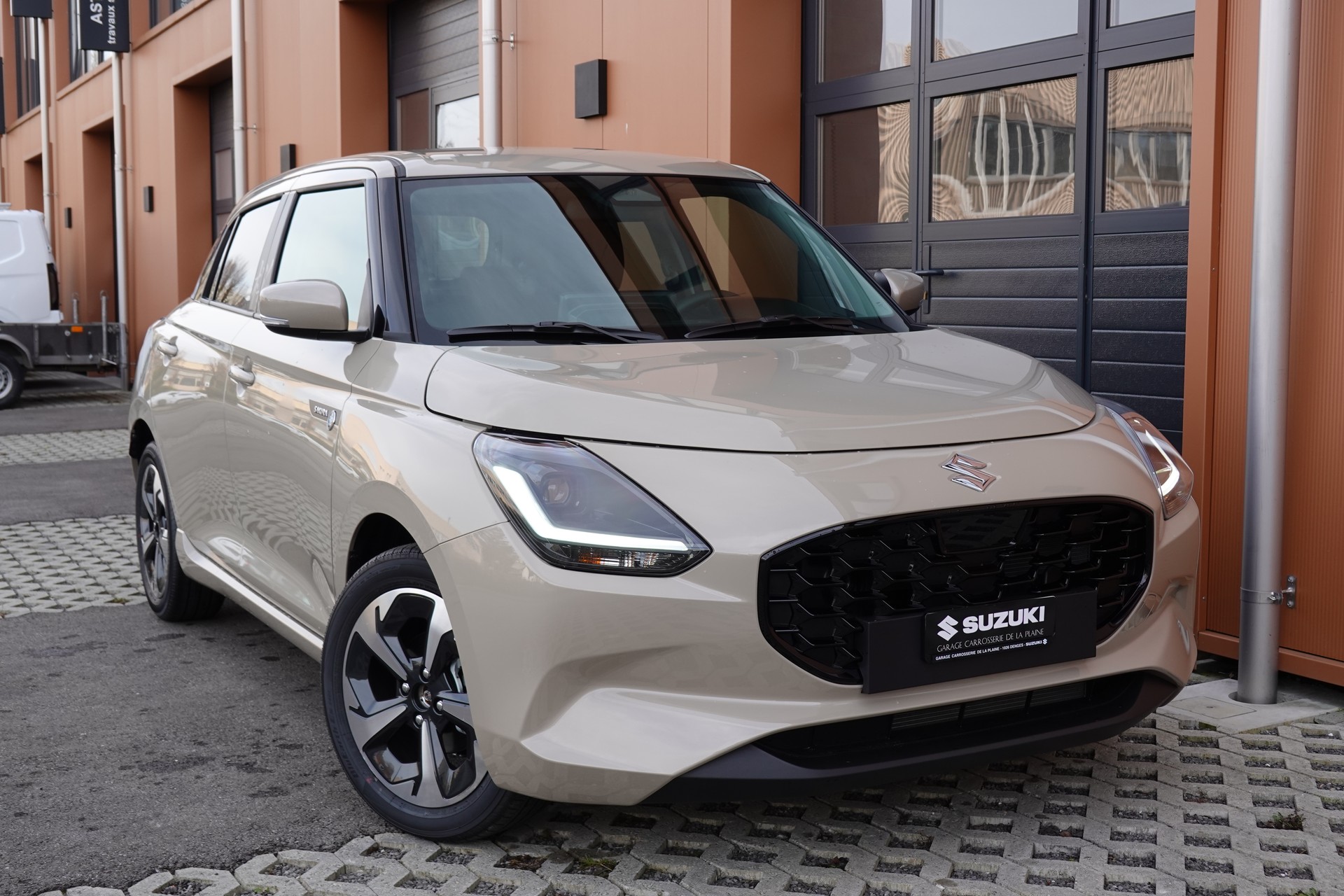 SUZUKI Swift 1.2 Sakura Top Hybrid CVT - "Edition Limitée * 5 ans de garantie * Clim Auto * Rétroviseur Elect. Rabattable"-image-3