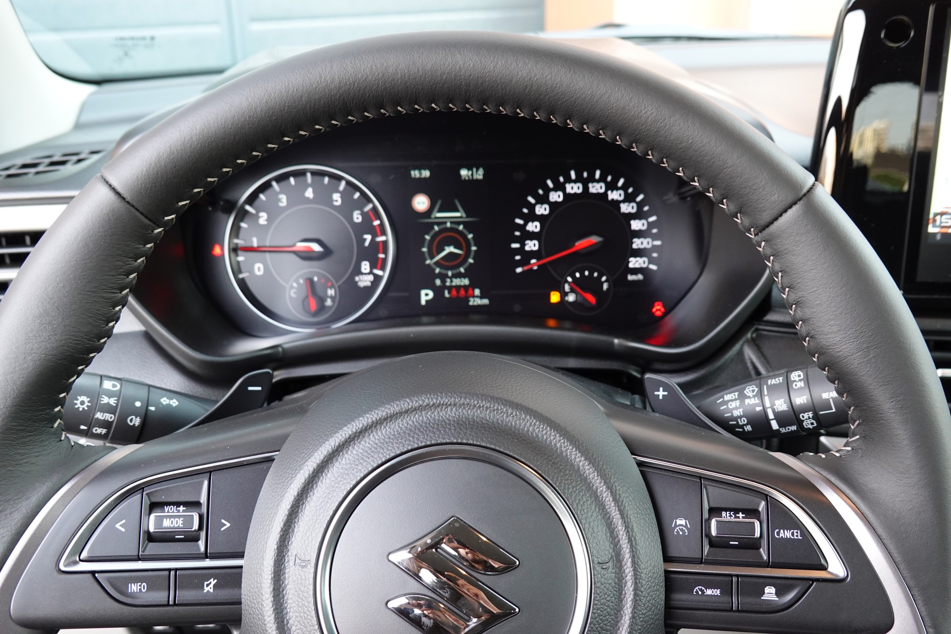 SUZUKI Swift 1.2 Sakura Top Hybrid CVT - "Edition Limitée * 5 ans de garantie * Clim Auto * Rétroviseur Elect. Rabattable"-image-10