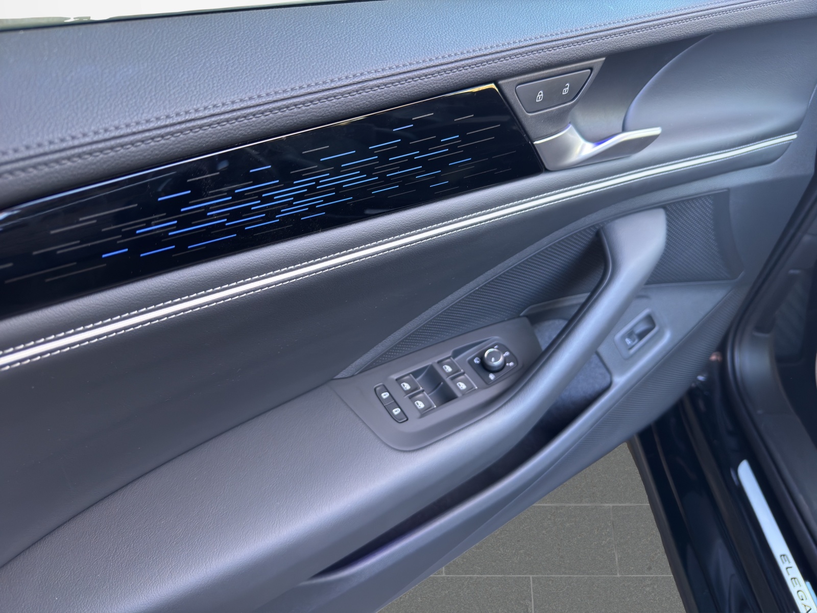VW Passat Variant 2.0 TDI evo Elegance 4 Motion DSG-image-13