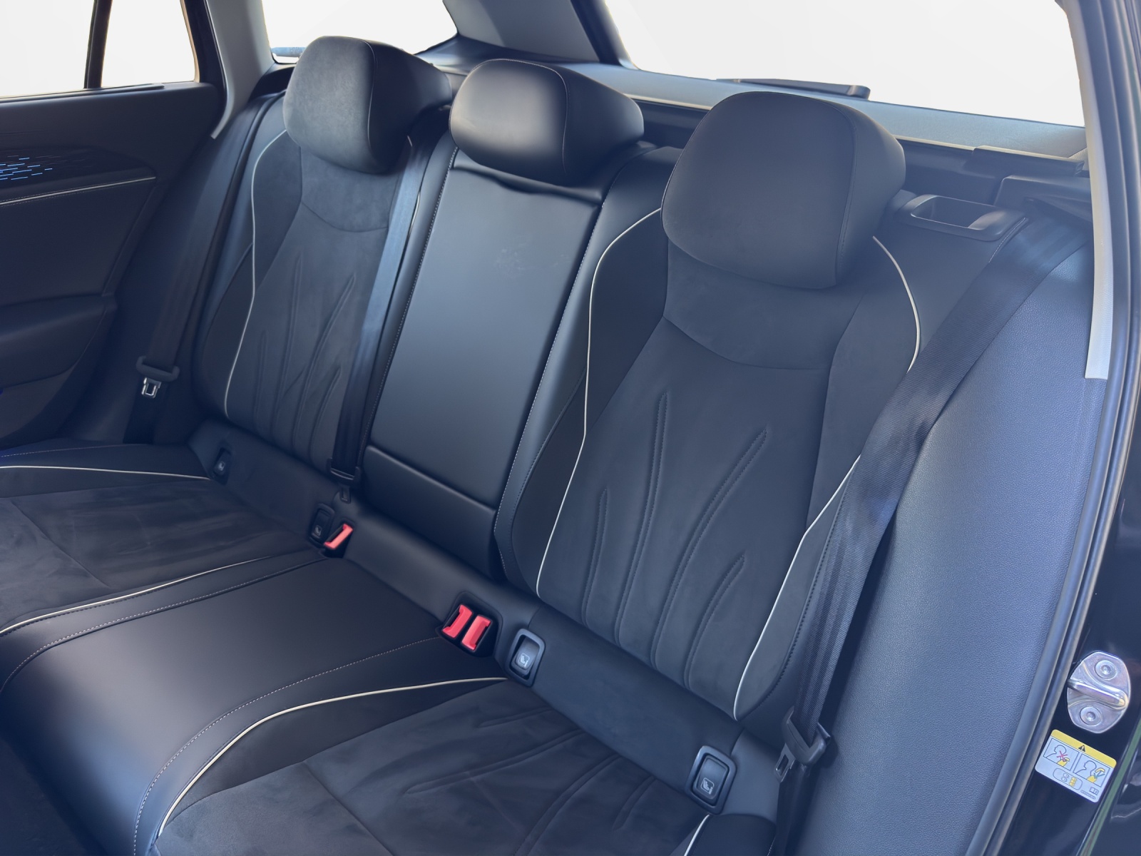 VW Passat Variant 2.0 TDI evo Elegance 4 Motion DSG-image-9