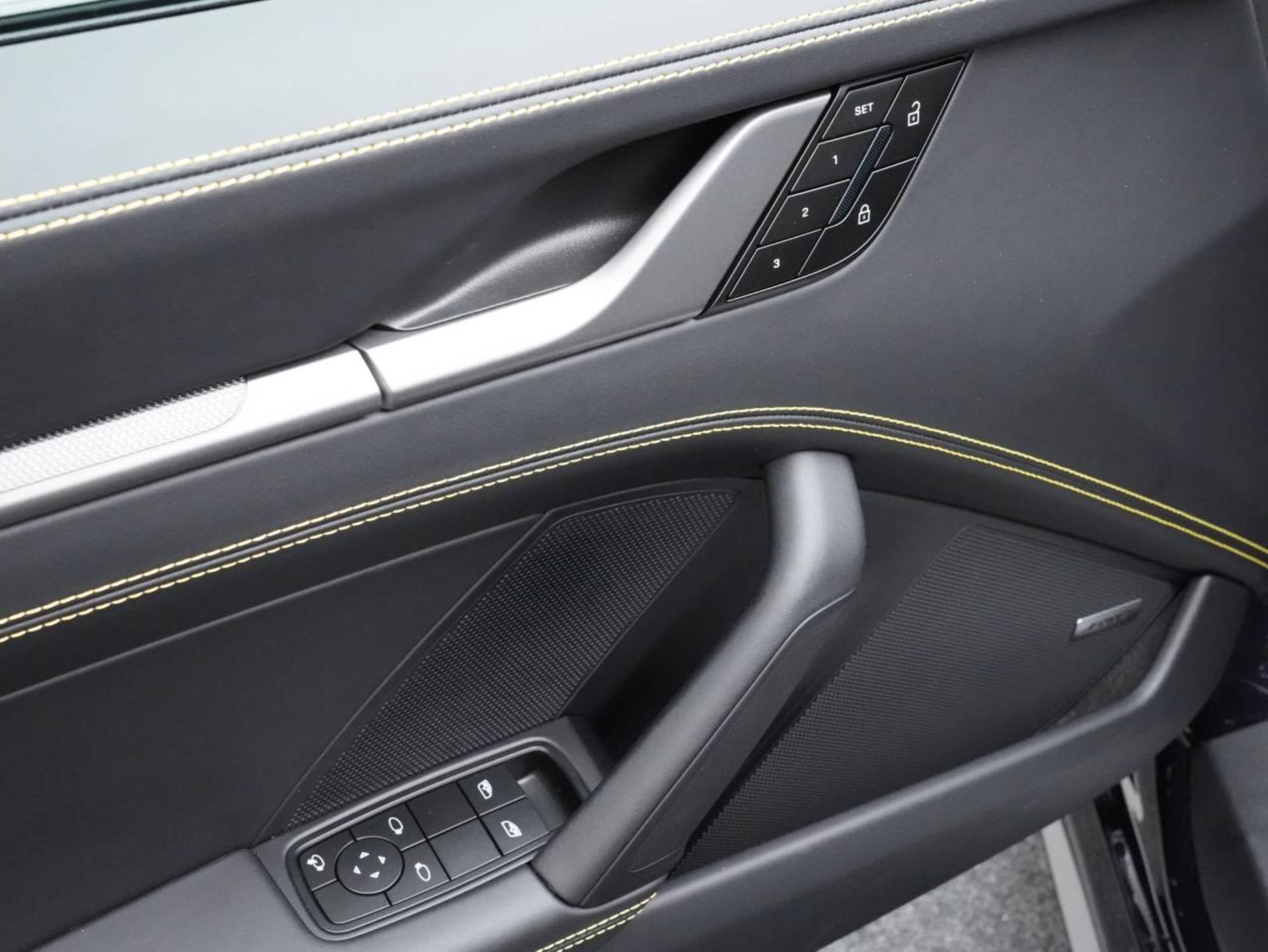 PORSCHE 911 Carrera S-image-21
