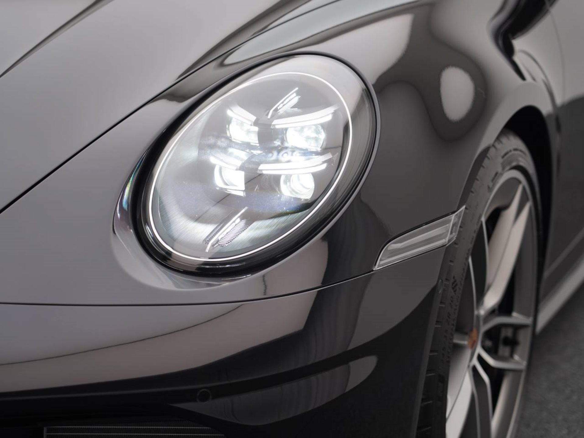 PORSCHE 911 Carrera S-image-11