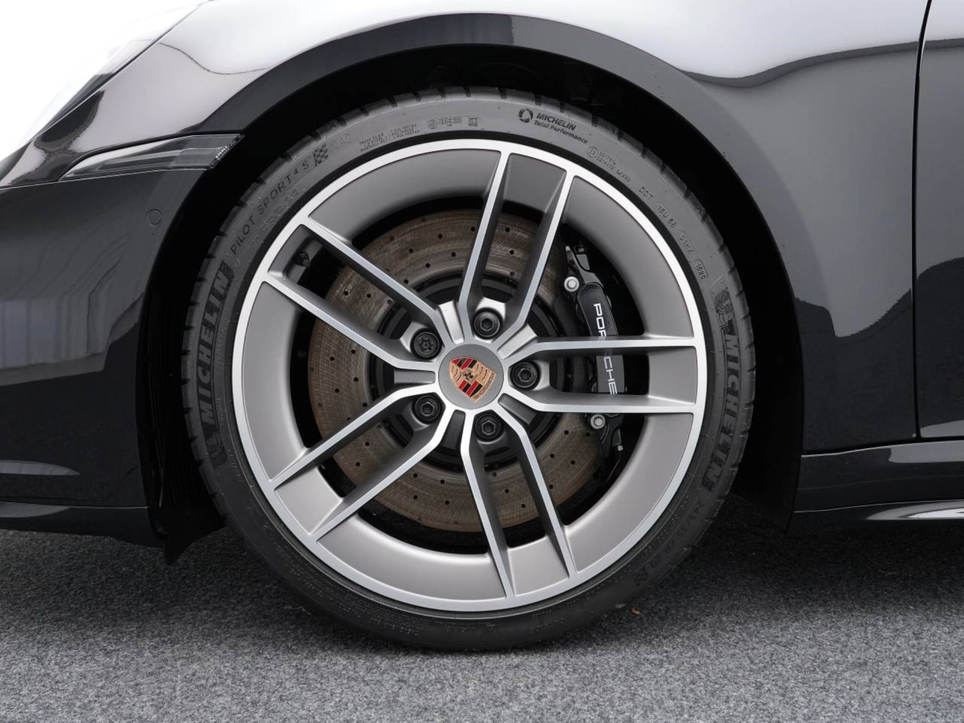 PORSCHE 911 Carrera S-image-13