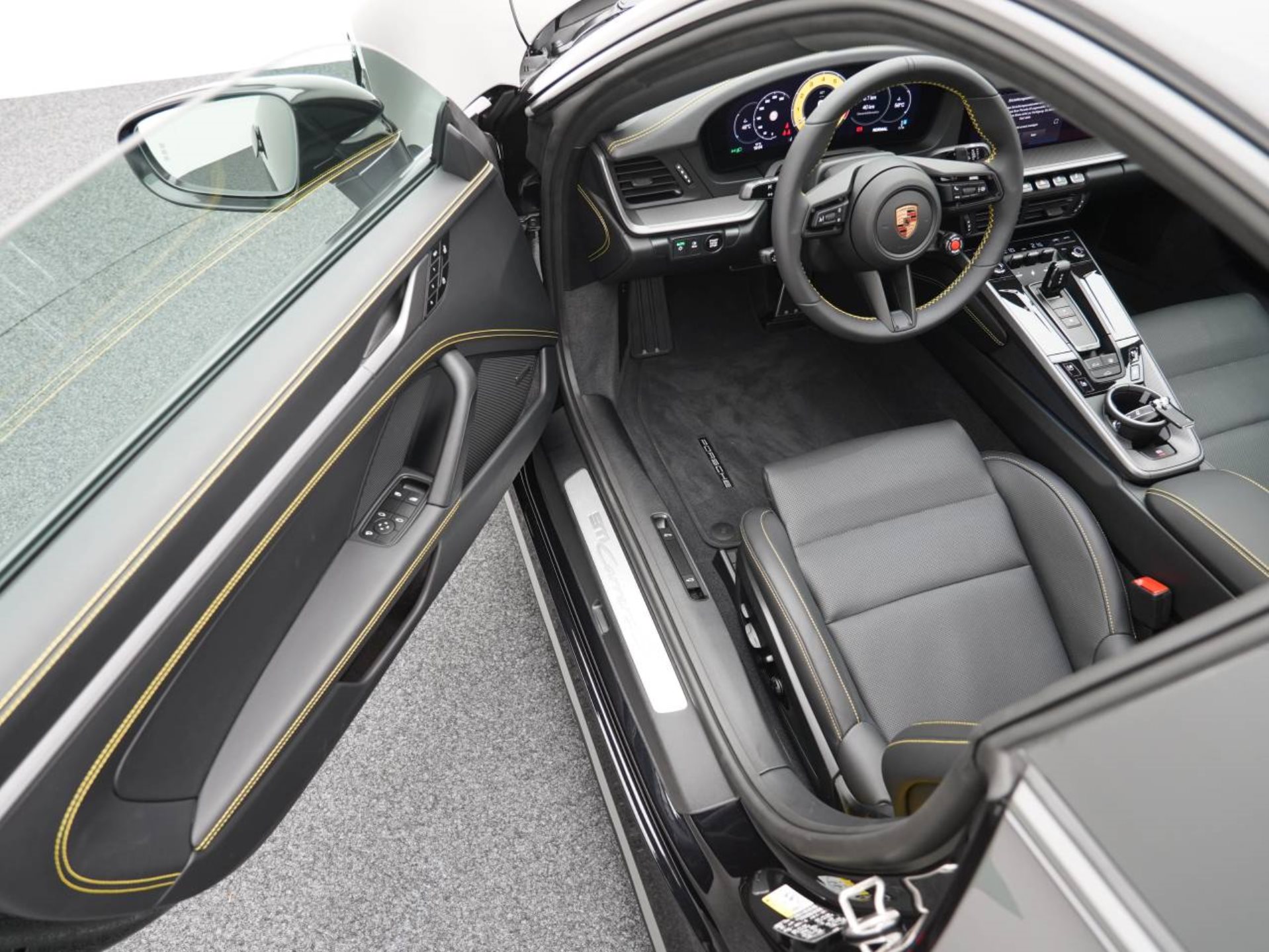 PORSCHE 911 Carrera S-image-3