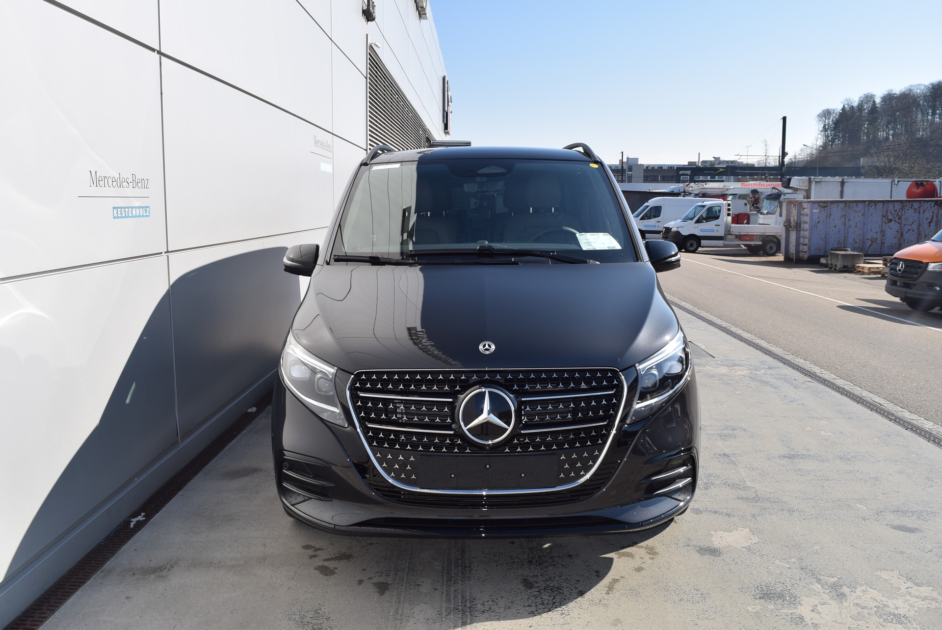 MERCEDES-BENZ V 300 d lang 4Matic Swiss Edition 9G-Tronic-showroom-element-1