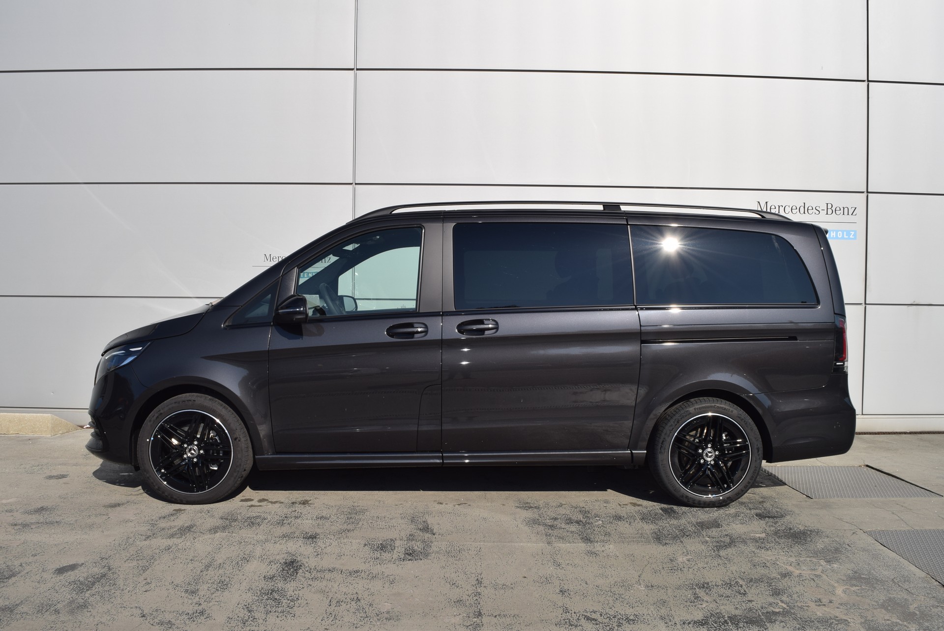 MERCEDES-BENZ V 300 d lang 4Matic Swiss Edition 9G-Tronic-showroom-element-2