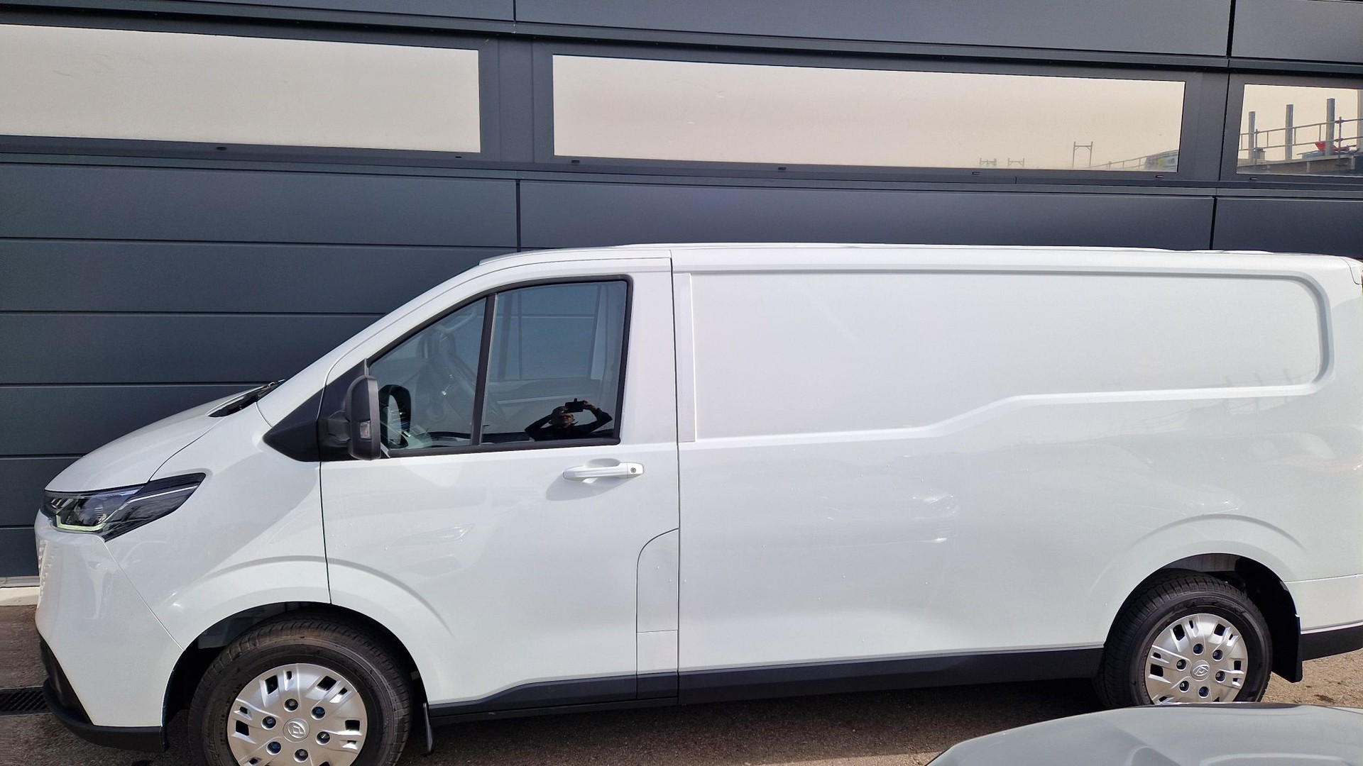 MAXUS eDeliver 7 L2 4WD 88 KWh-showroom-element-2